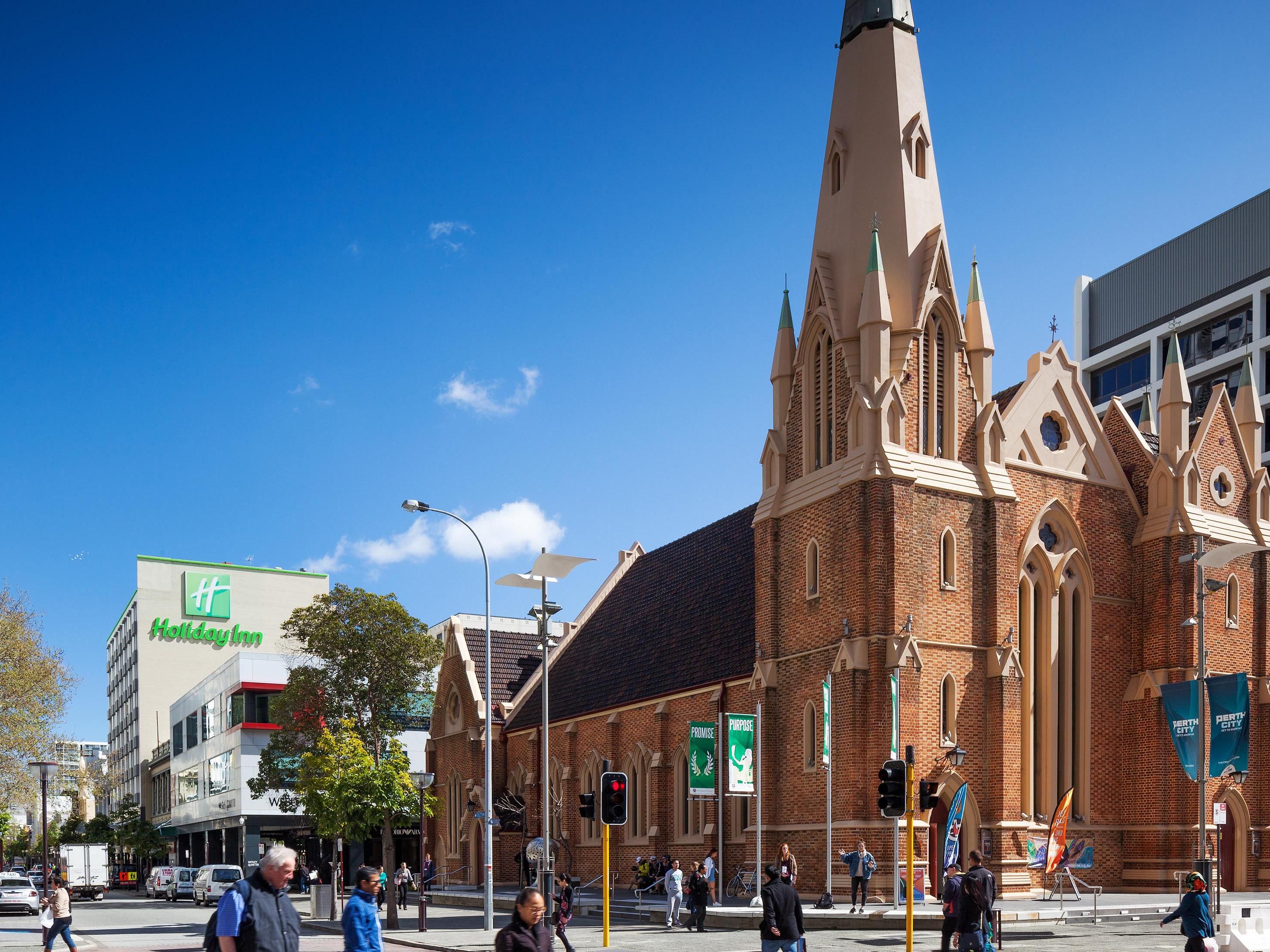 Our hotel is perfectly situated in a transport hassle free zone! 
Jump on the free Red Cat at the hotel’s doorstep for easy transport to Perth Arena and many other attractions. Or conveniently walk just 3 minutes to the train & bus station to take your out further. It's the perfect location to access the best of the city, Elizabeth Quay and more!