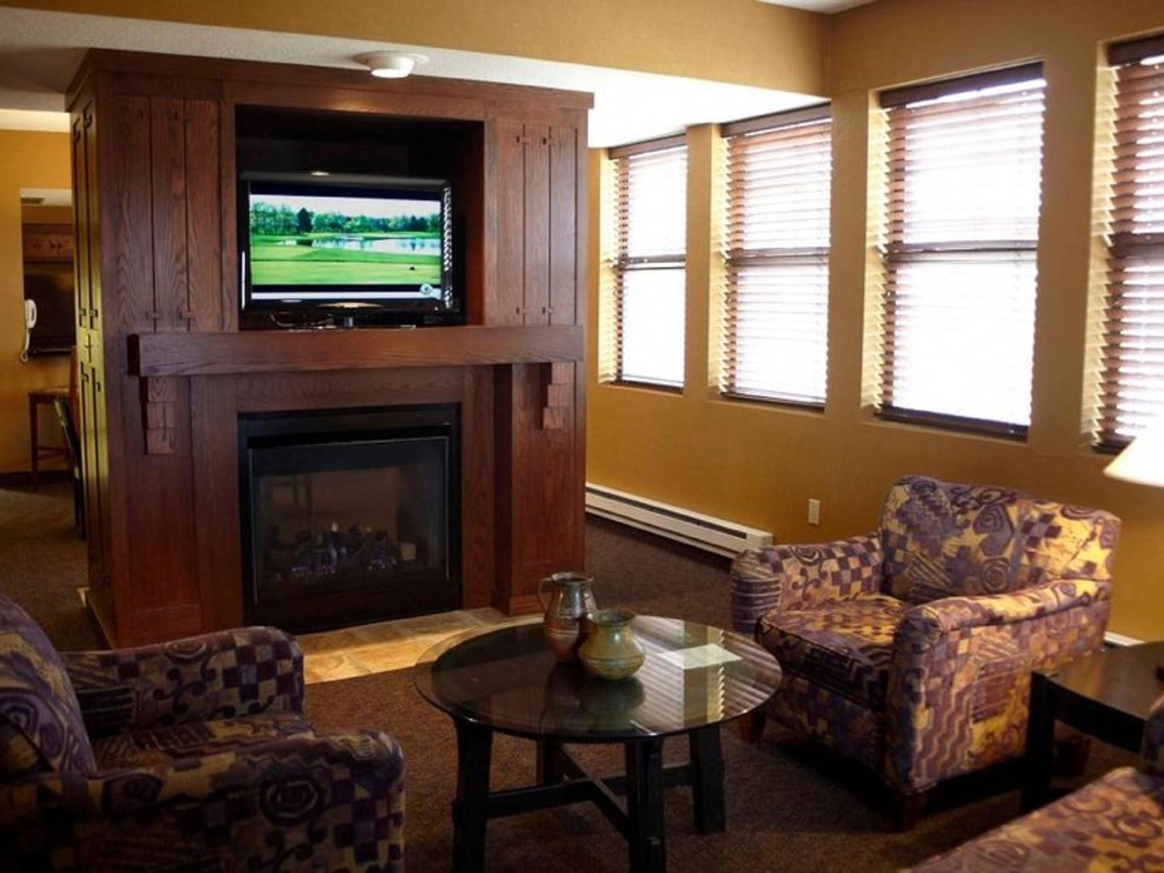 Rest peacefully in your two King Bedrooms, Two and a half bath 1600 sq ft condo suite. Granite breakfast bar, full kitchen with dining area sperate from living area by dual sided fireplace. Seven ft whirlpool tub in master bath, 300 sq ft private balcony and three 37-inch HD.TV 