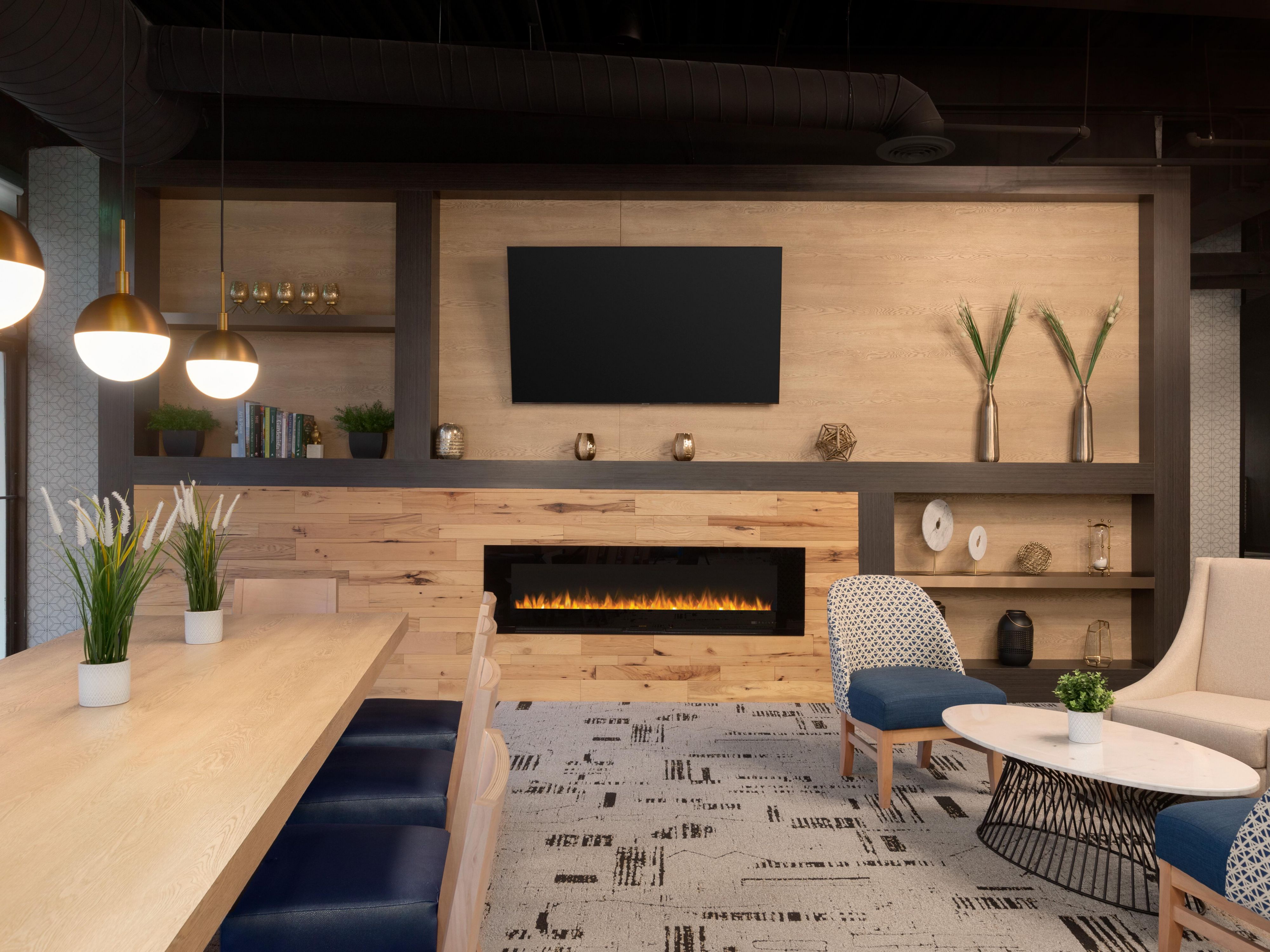 If you need to stay on top of work—or your favorite shows—while you’re in Philly, our complimentary Wi-Fi has you covered. Whether you need to join video calls or want to sink into exciting storylines every night after your Philadelphia adventures, our fast Wi-Fi can do it all. 