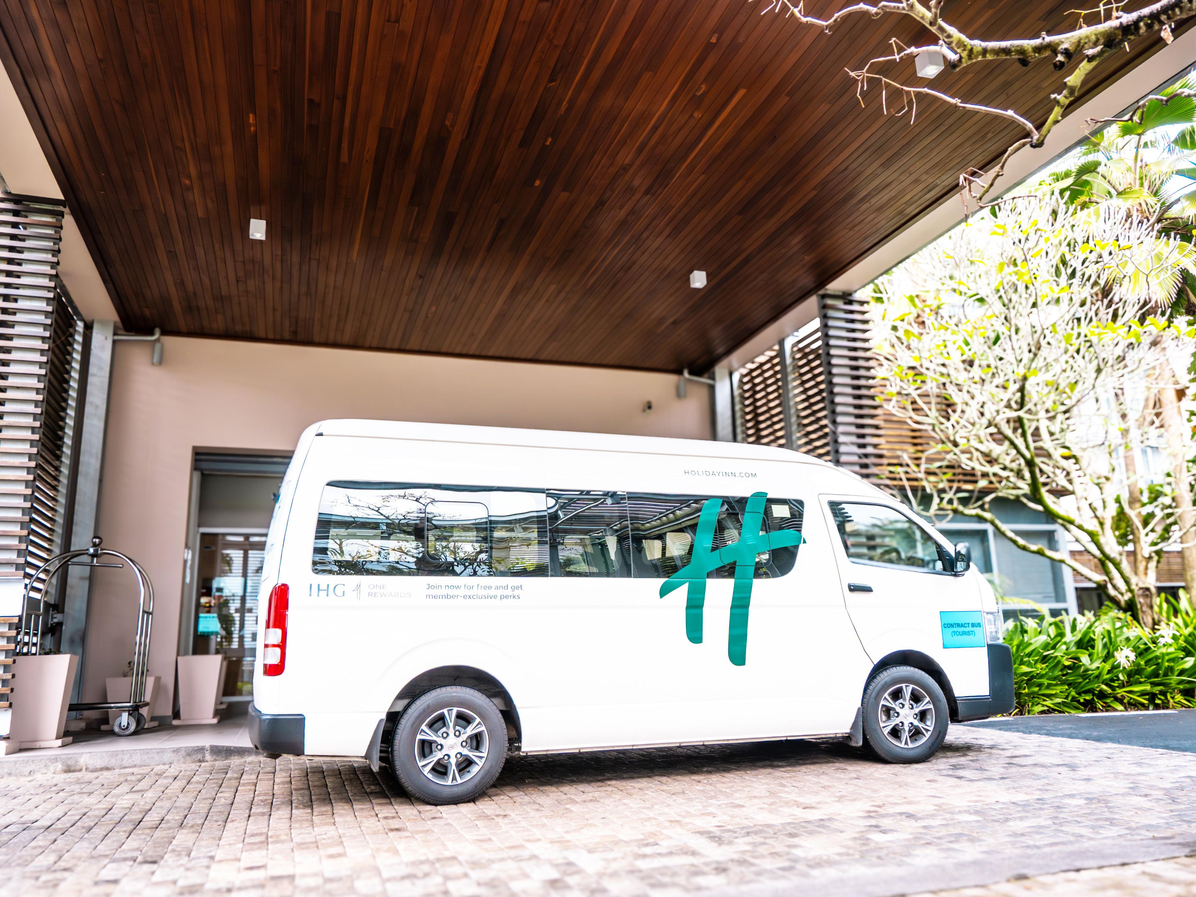 Conveniently located three minutes from the Sir Seewoosagur Ramgoolam International Airport.