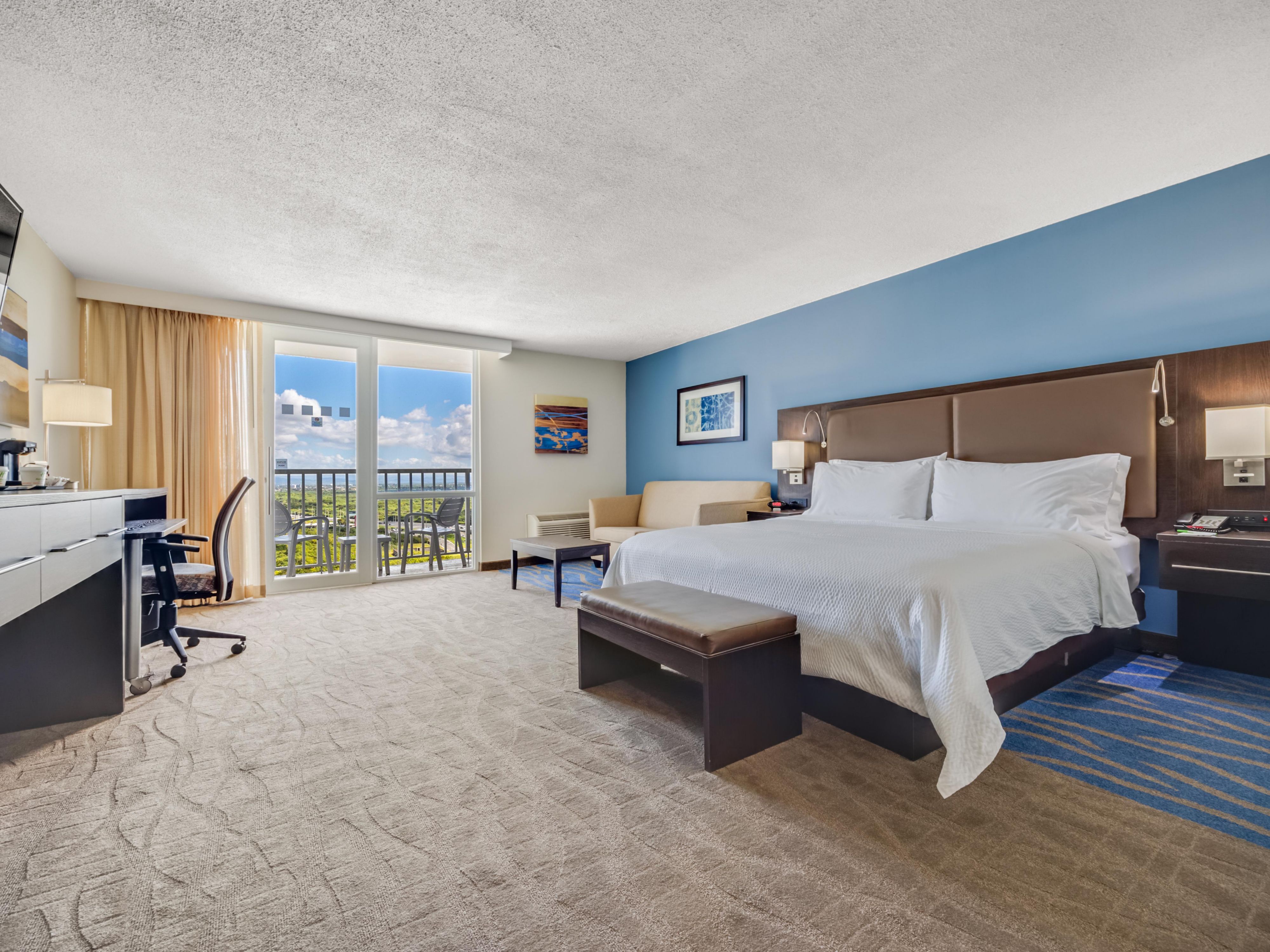 Jr Suite with sofa City View