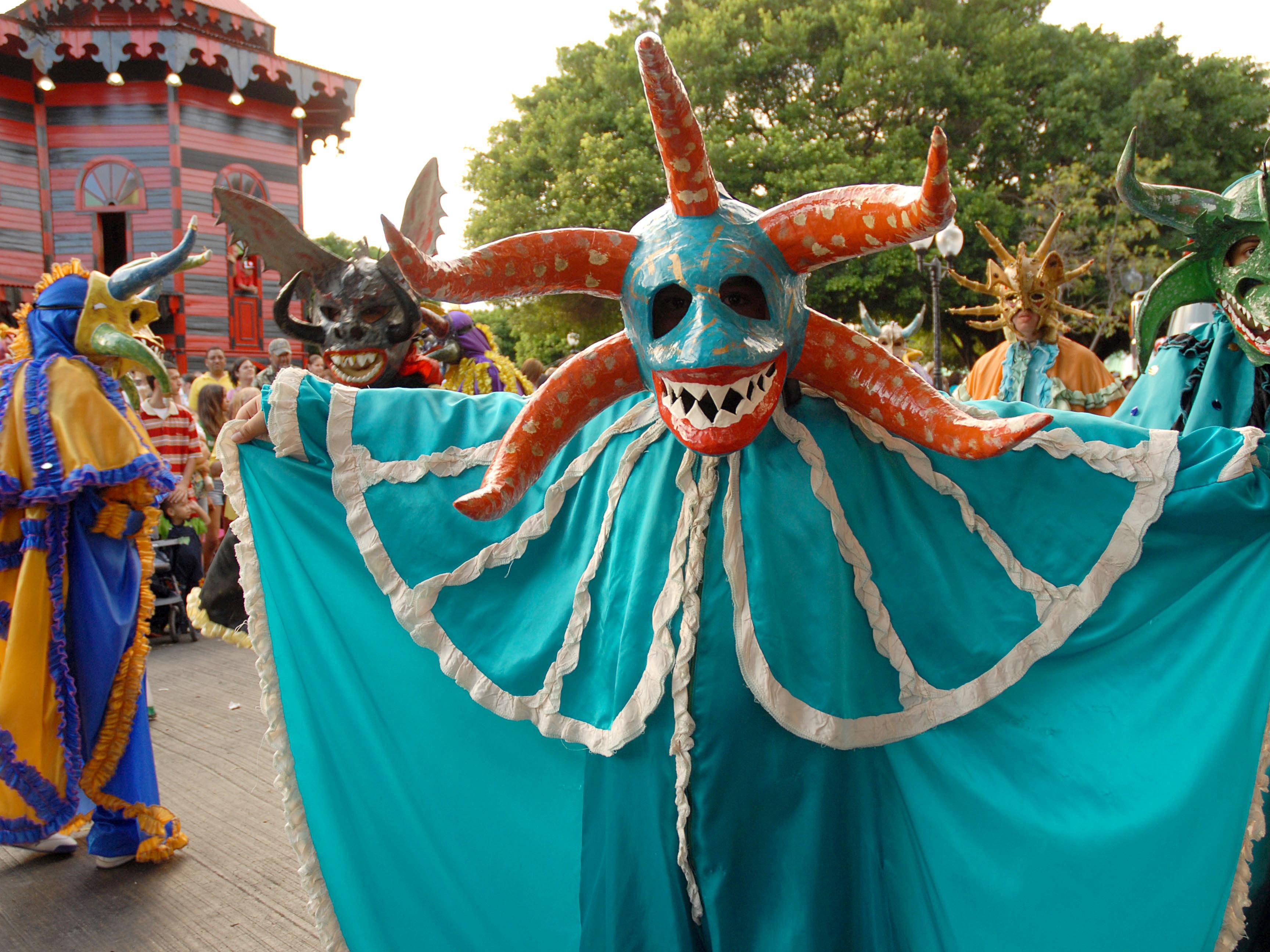 Old Town highlights Ponce Cathedral, dating back to the 17th century. This gorgeous church has survived numerous earthquakes and fires. Plaza de las Delicias: During the day, the plaza is packed with vendors selling food and crafts, and at night it’s full of live music. Parque de Bombas: You couldn’t miss this colorful building if you tried. 