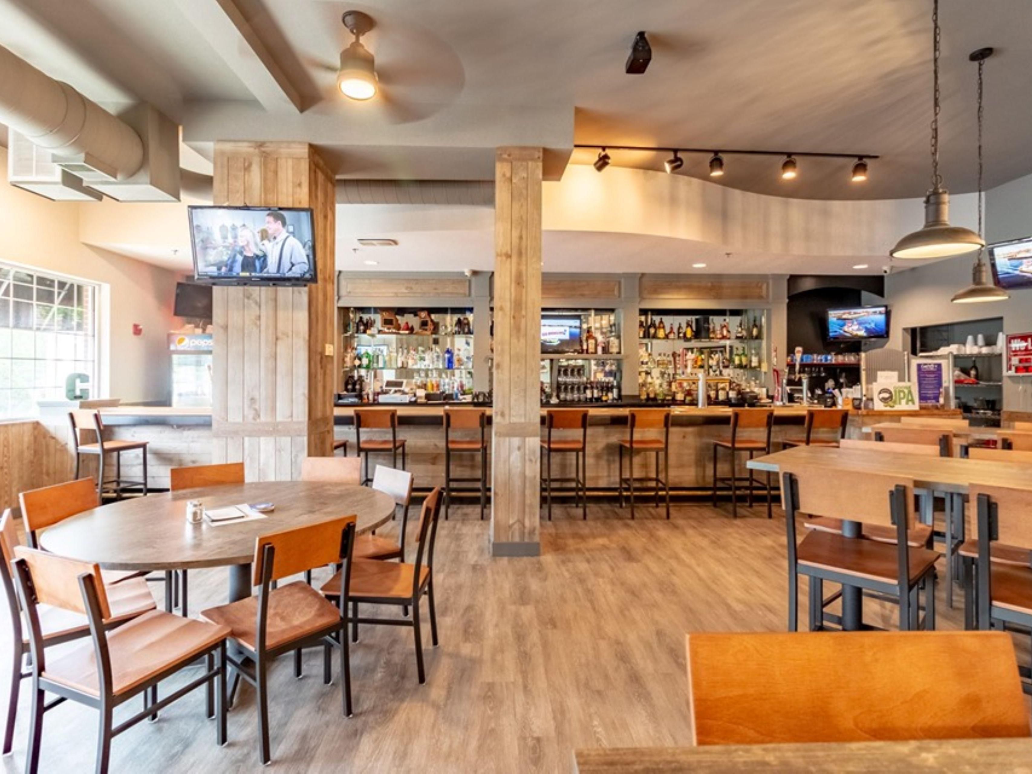 Holiday Inn Poplar Bluff is the only hotel in Poplar Bluff with an on-site restaurant and lounge.