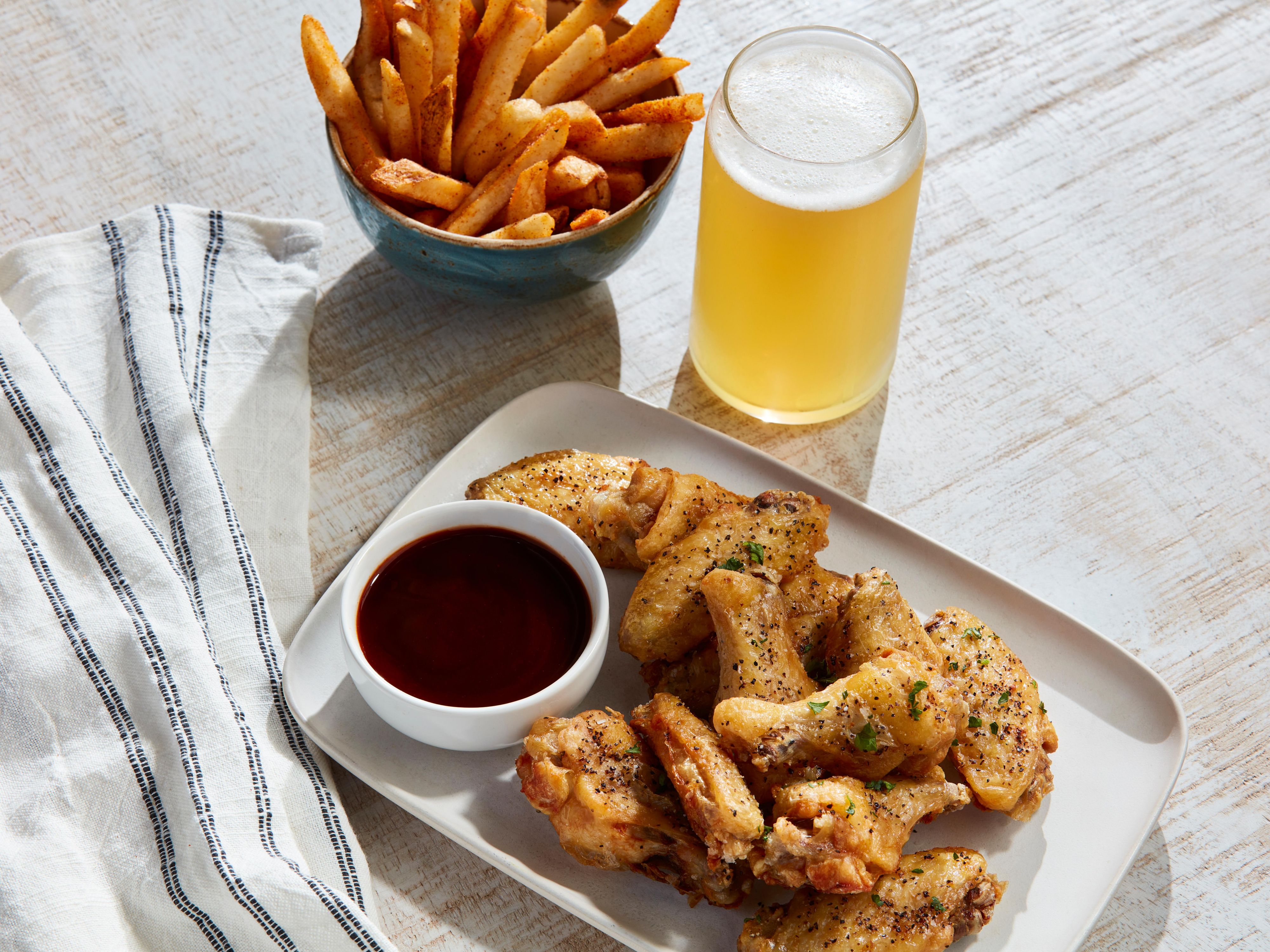 After a long day at work, relax and unwind at our Toast to Toast Lobby Bar for a bite and a brew.