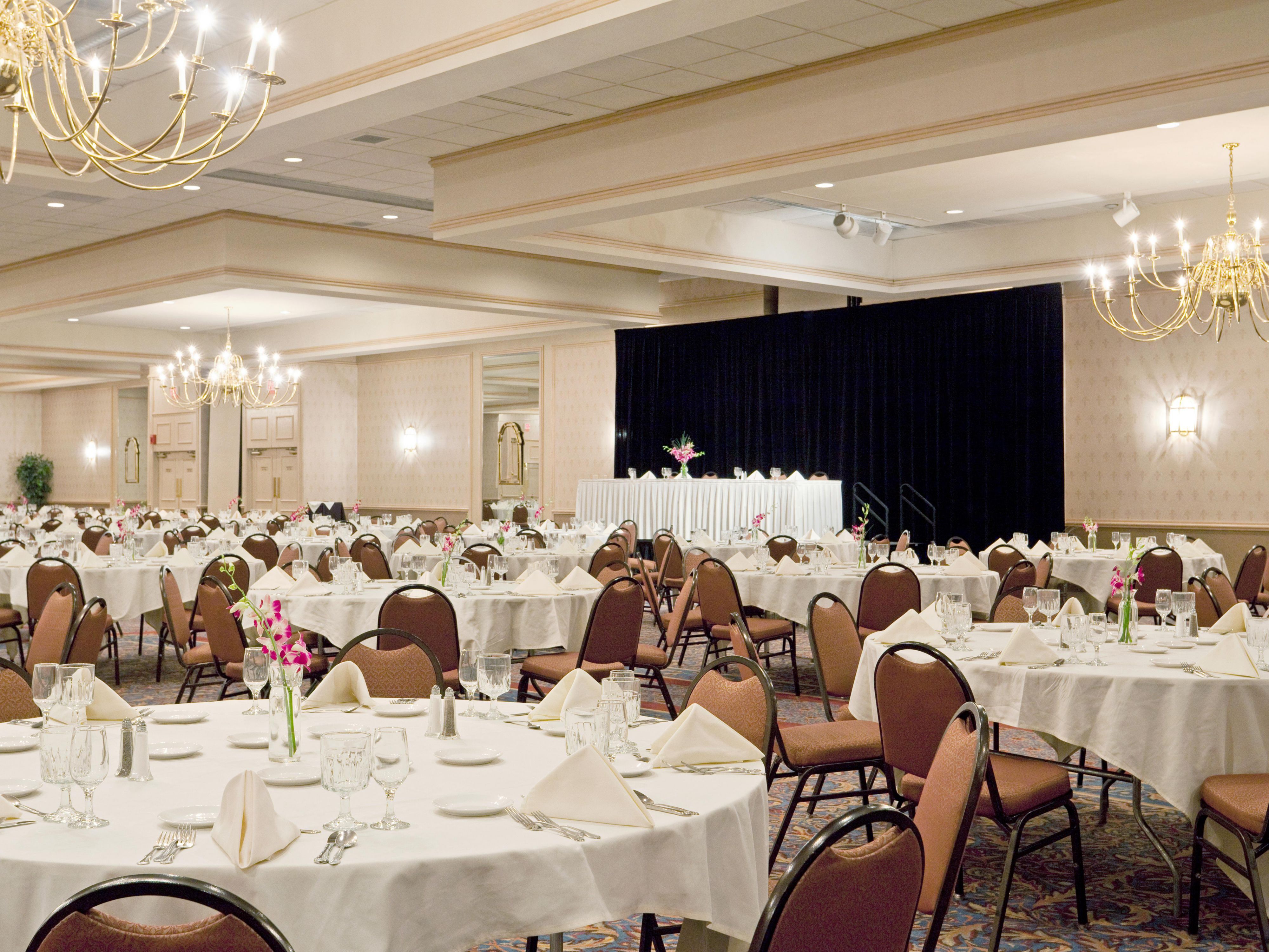 Cultivate the wedding of your dreams with us! Our experienced wedding coordinator will help you every step of the way and customize a wedding package to fit your vision and budget. We can accommodate ceremony and receptions both large and small. Call today to get started 800-345-5070.