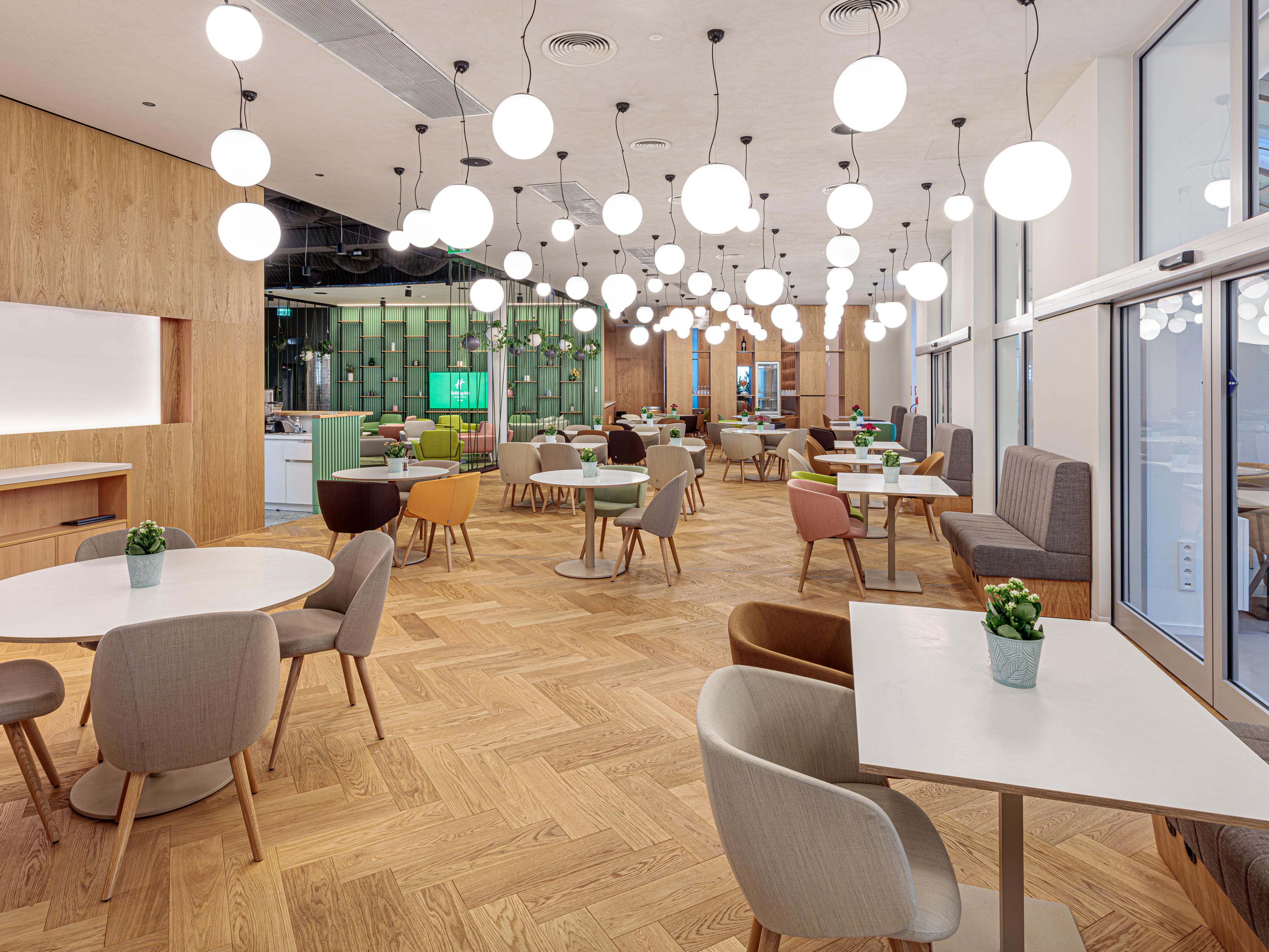 Dine in style at the beautifully renovated Esprit restaurant, where seasonal dishes meet a serene garden backdrop. Our chefs showcase the best local produce, creating vibrant flavours in a setting that’s as inviting as it is delicious.