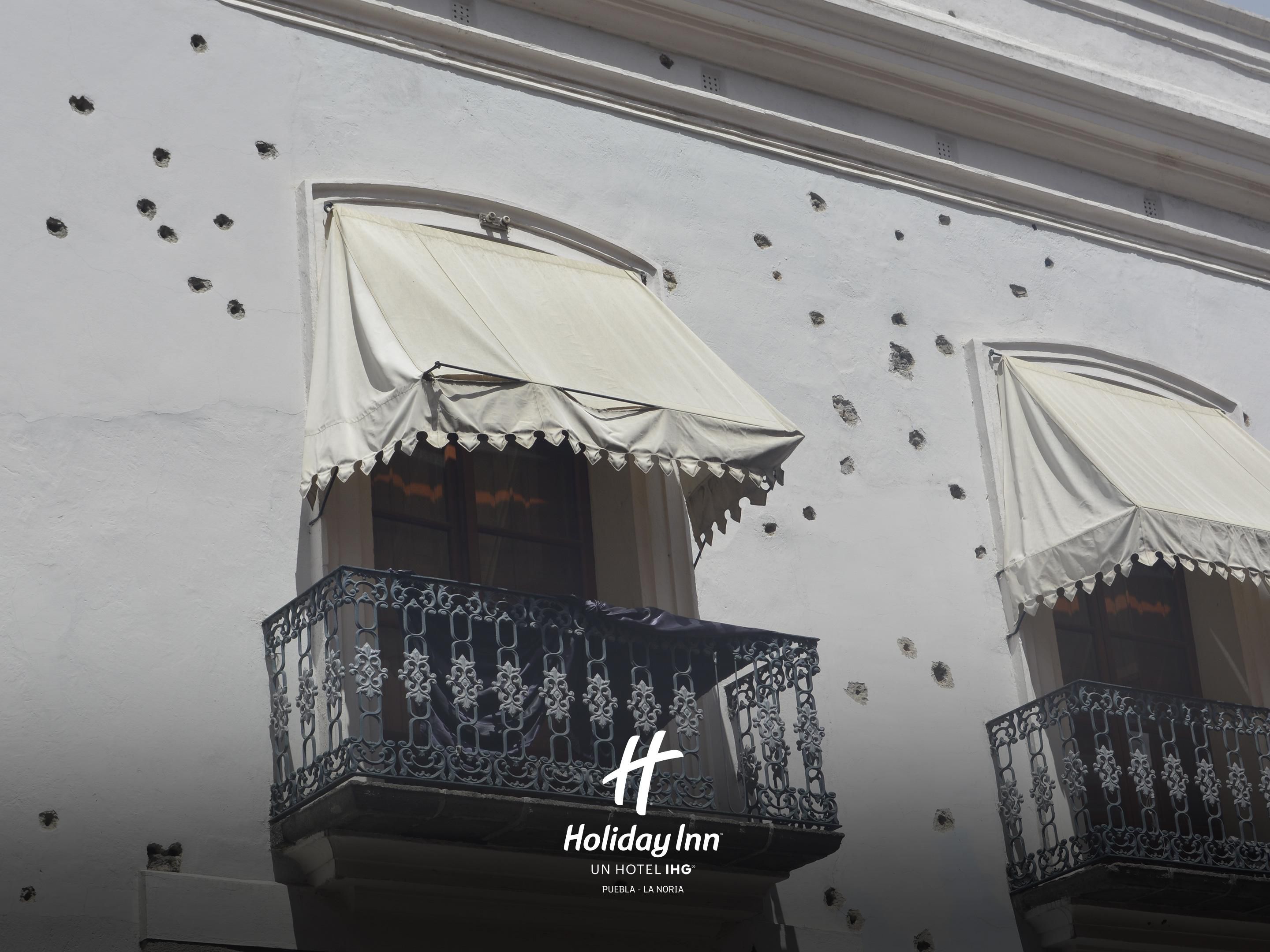 Stay at a hotel in Puebla and discover what to do in Puebla while reliving the history of the Mexican Revolution. Immerse yourself in the past of this majestic city, recognized as the birthplace of the movement that transformed the nation. Experience a unique journey into the heart of Mexican history and culture.