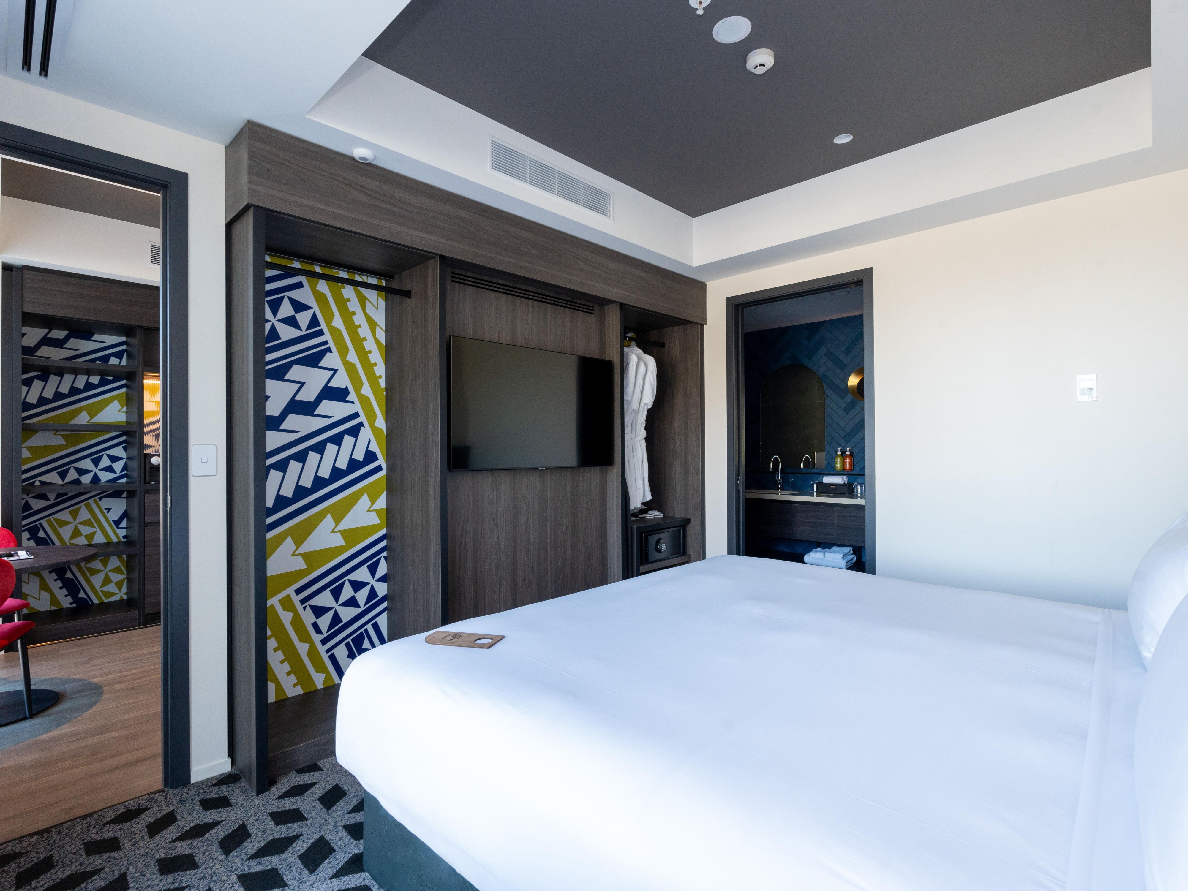 Our One Bedroom and Daybed Suites offer comfort, privacy, and relaxation in the heart of Queenstown’s Remarkables Park. Book a suite and enjoy a complimentary locally sourced artisanal minibar, breakfast for two each morning, and an indulgent bath experience on request, perfect for unwinding after a day of exploring.