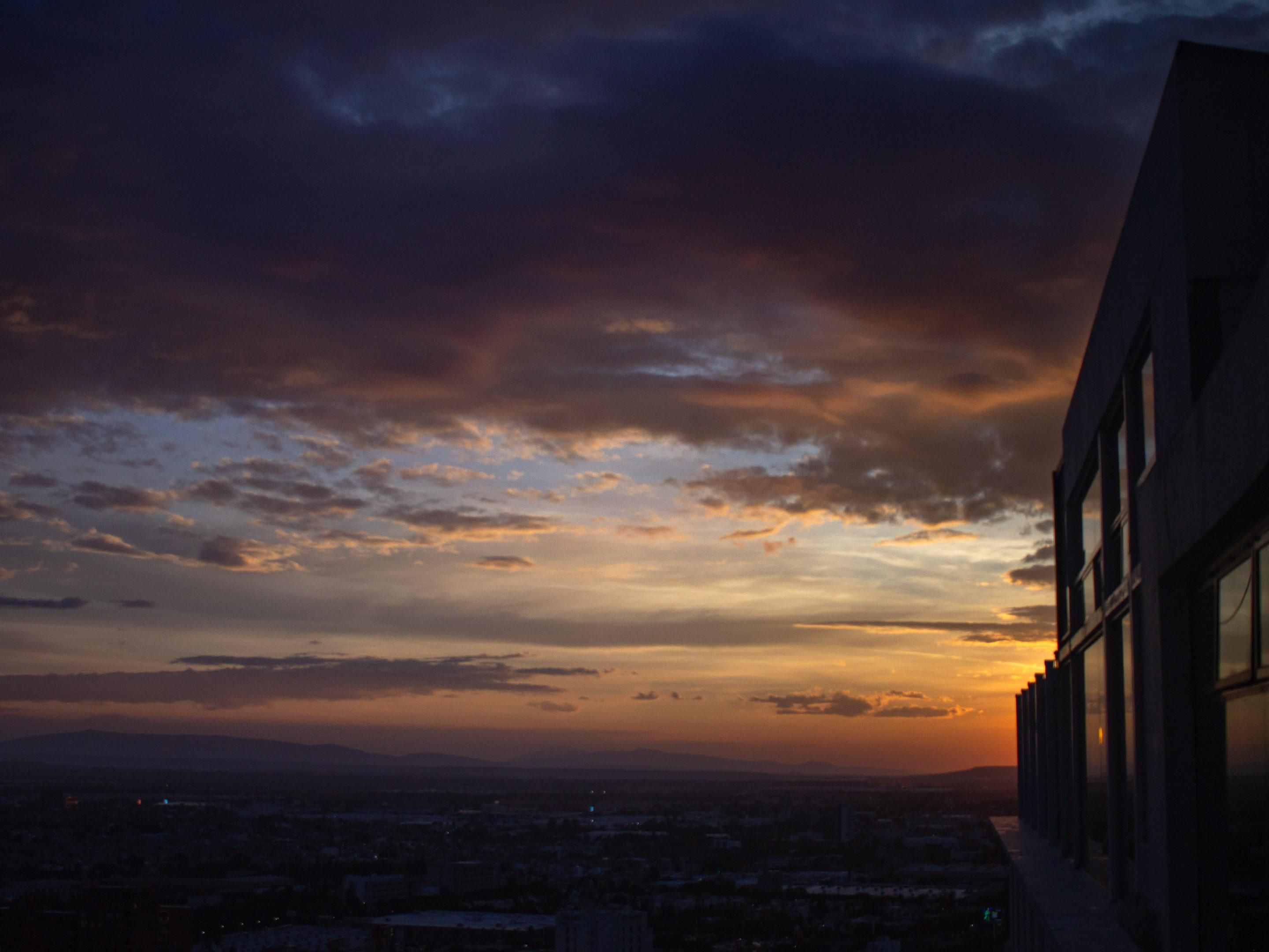 Enjoy the incredible view of Santiago de Querétaro from our hotel, our international restaurant and bar are the ideal space to enjoy a romantic dinner.