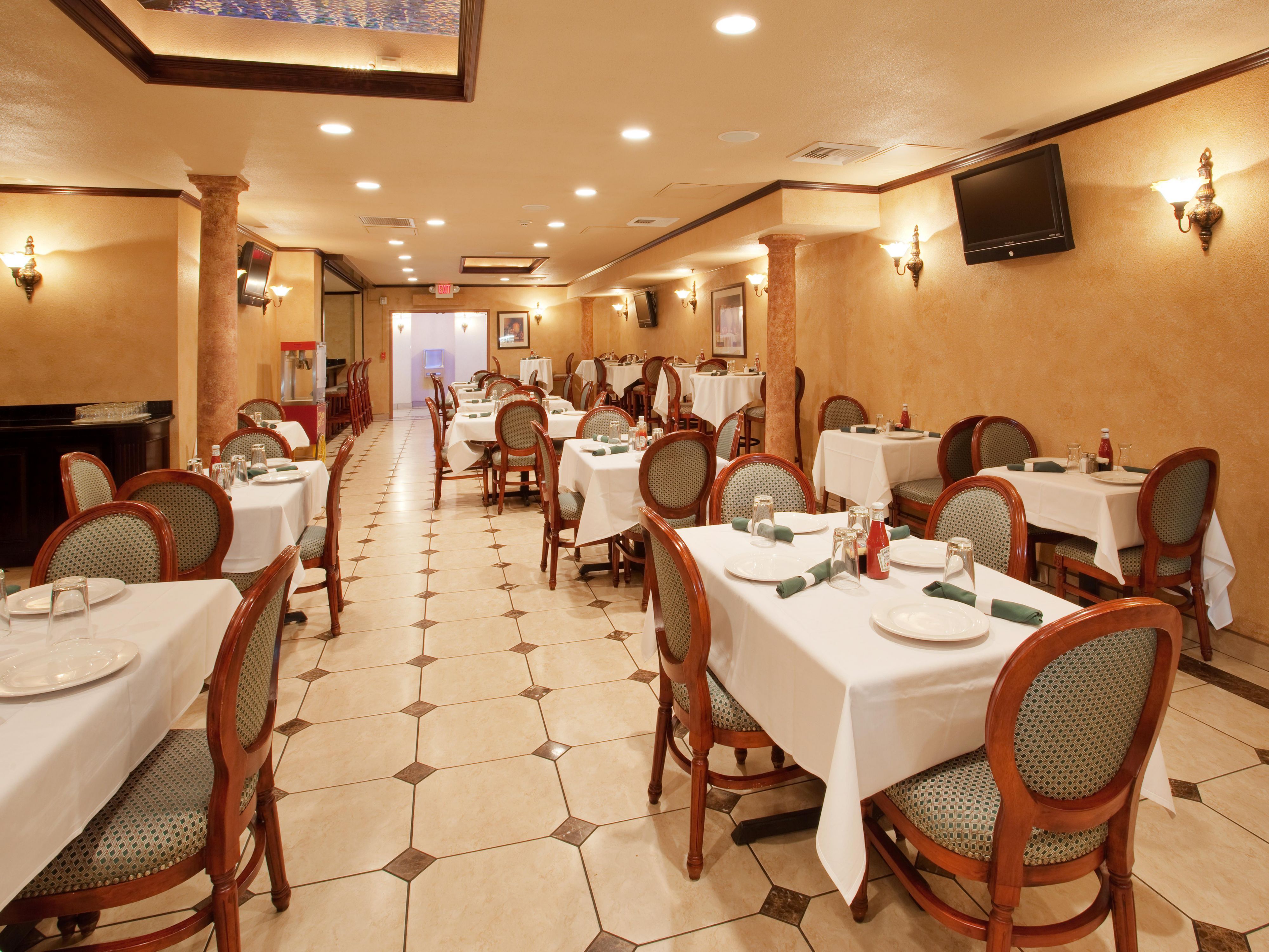 Look no further for dinner and cocktails! We offer breakfast, dinner, and dessert at this fine-dining restaurant.