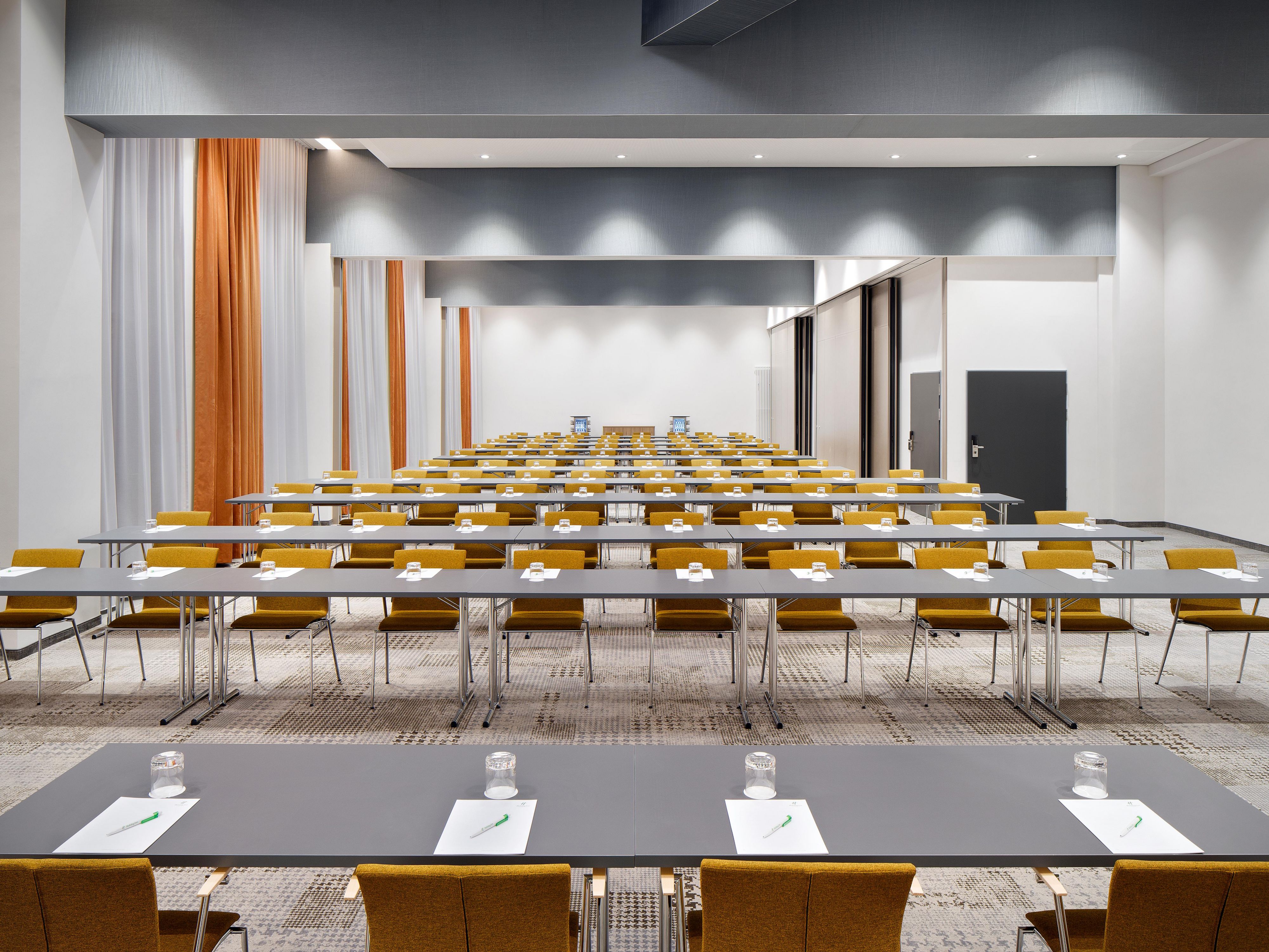 Find our five conference rooms on the first floor, all with natural light, modern amenities, and individually combinable for up to 110 people. 
We will be happy to support you with your planning.
