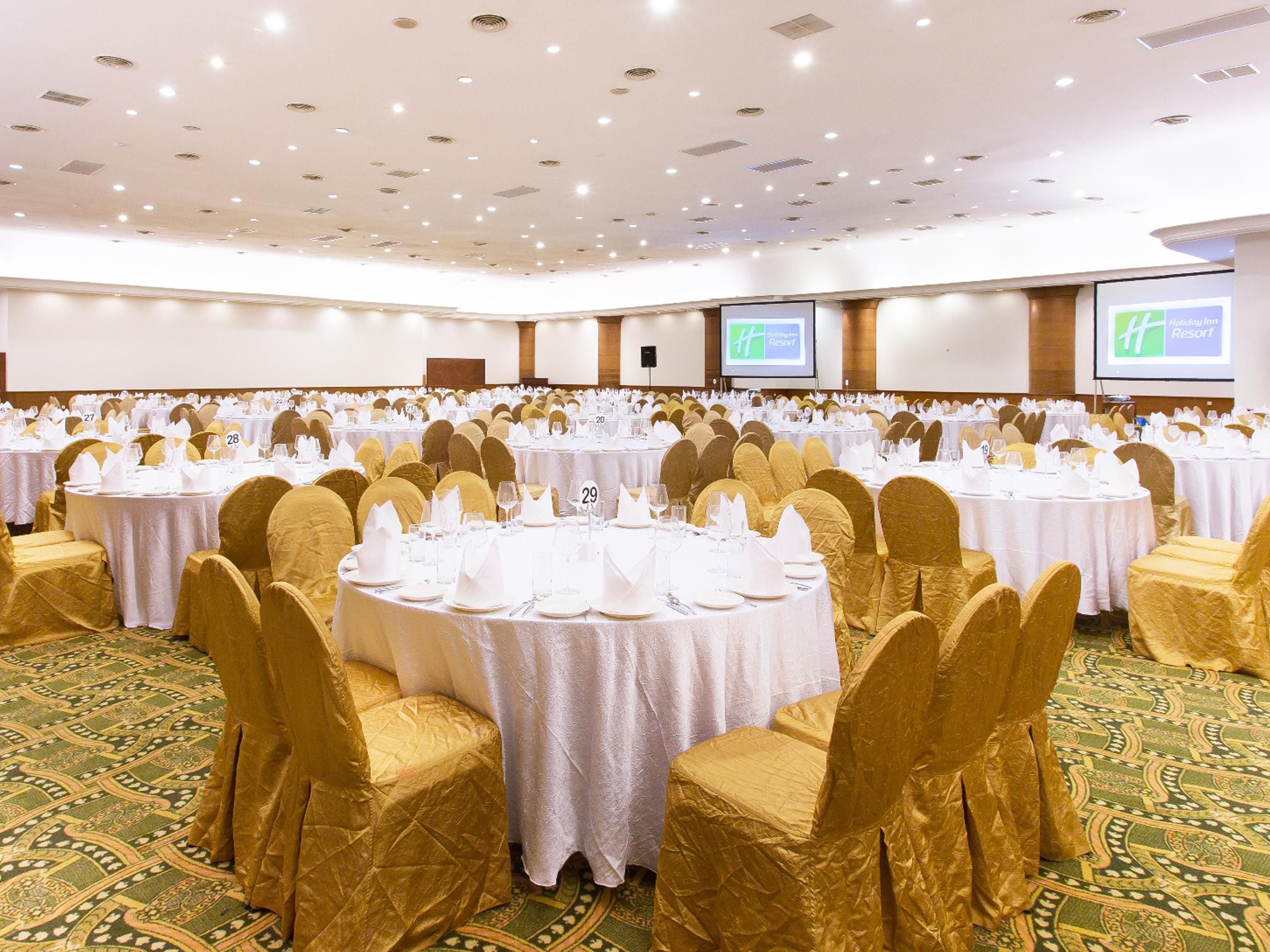 Create the meeting or event of the year at Holiday Inn Resort Batam. Formal set-up to mellow meet-up, configurations are flexible with choices from 10 meeting rooms for up to 900 guests. Our professional and friendly team is on hand to personalize your itinerary with inspiring venues. Let's create your own with us!