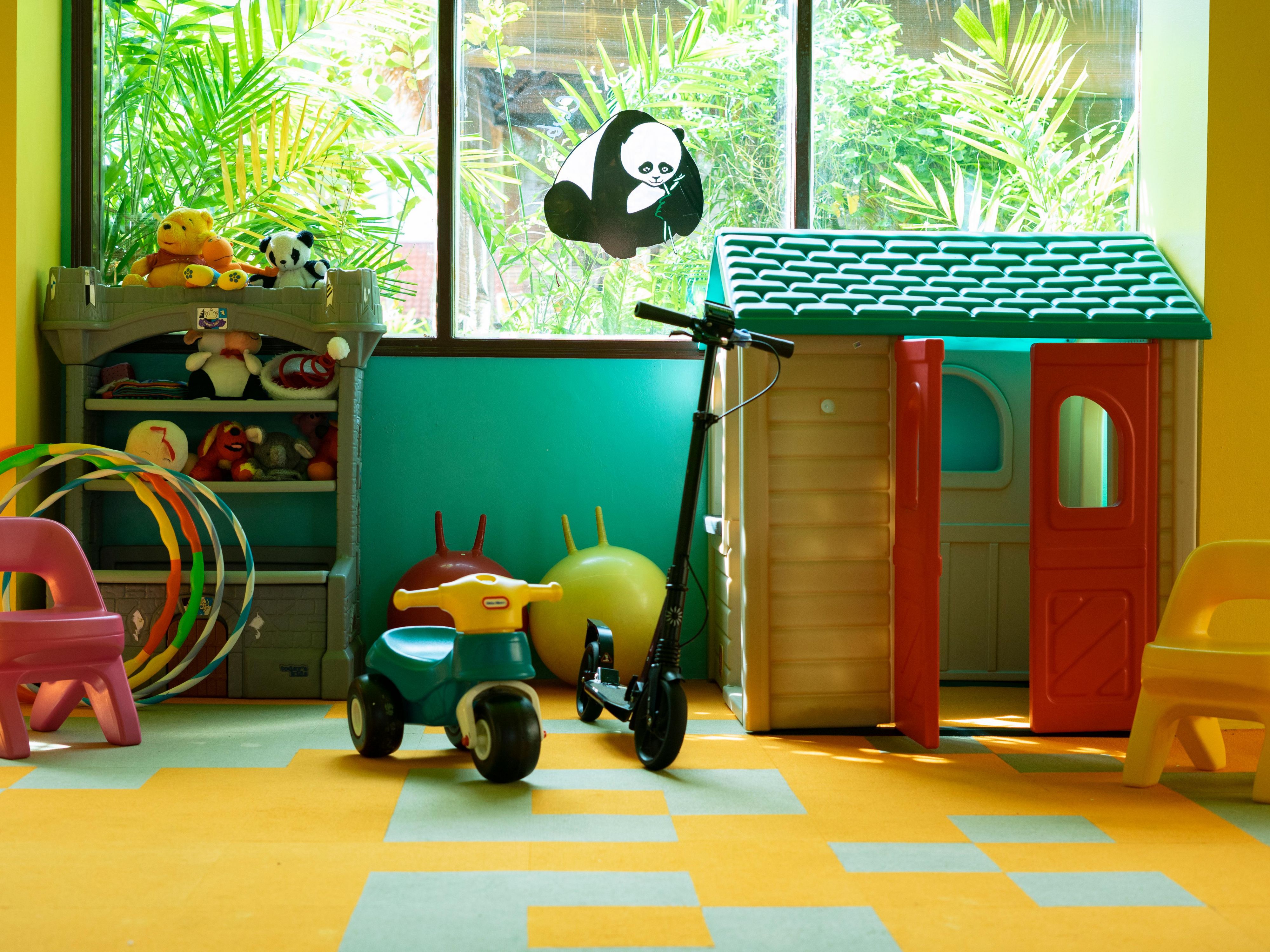 The Panda Kids Club is the perfect time to make a memorable time with your young ones. With activities from Animal Towel Folding, Fish Feeding, Make your own Pizza, Building Sand Castle, Face Painting, Henna Body Painting, Arts and Crafts and many more, your little ones will be kept busy and entertained.