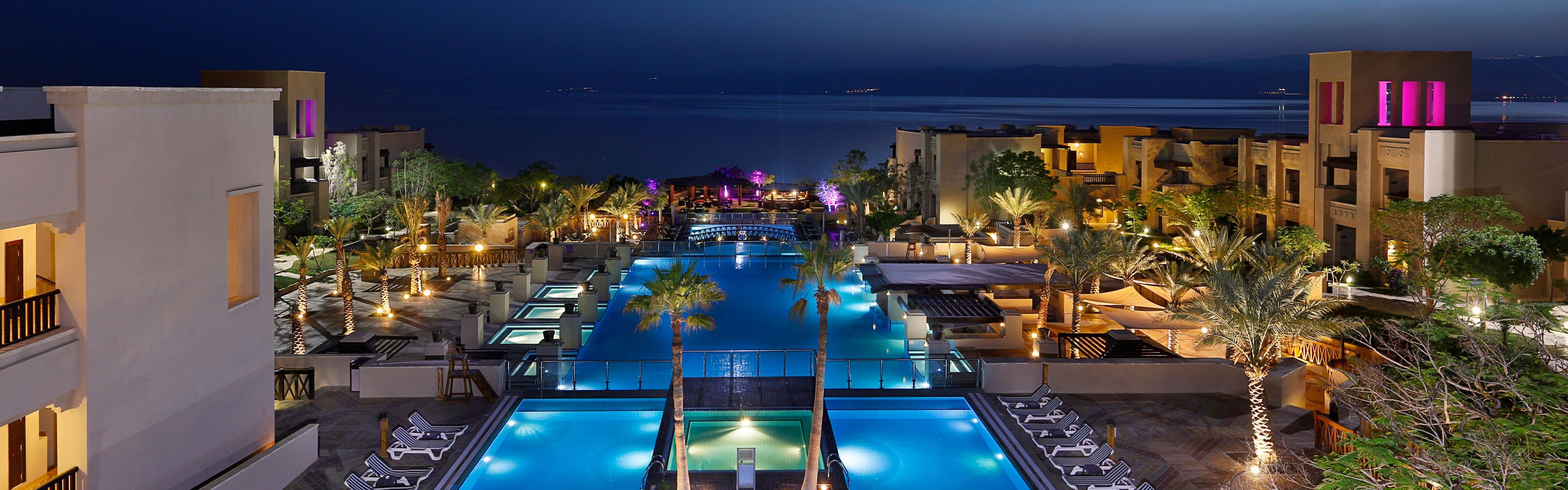 $hotelInfo.mediaDetails.welcomePhotos.primaryPhoto.caption}