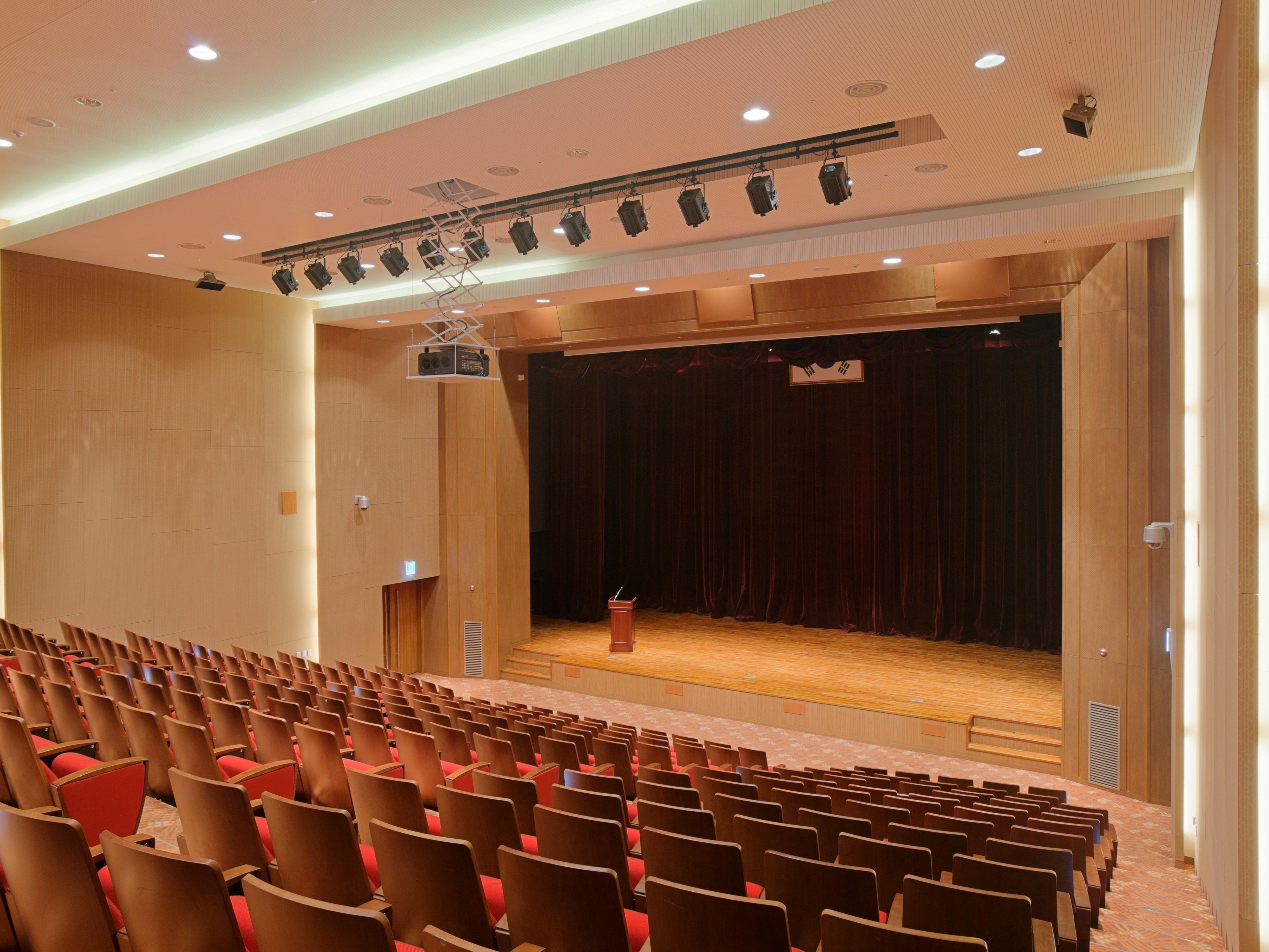 Plan your meetings at the Alpensia Convention Center, our professional service team will make your event memorable and unforgettable.