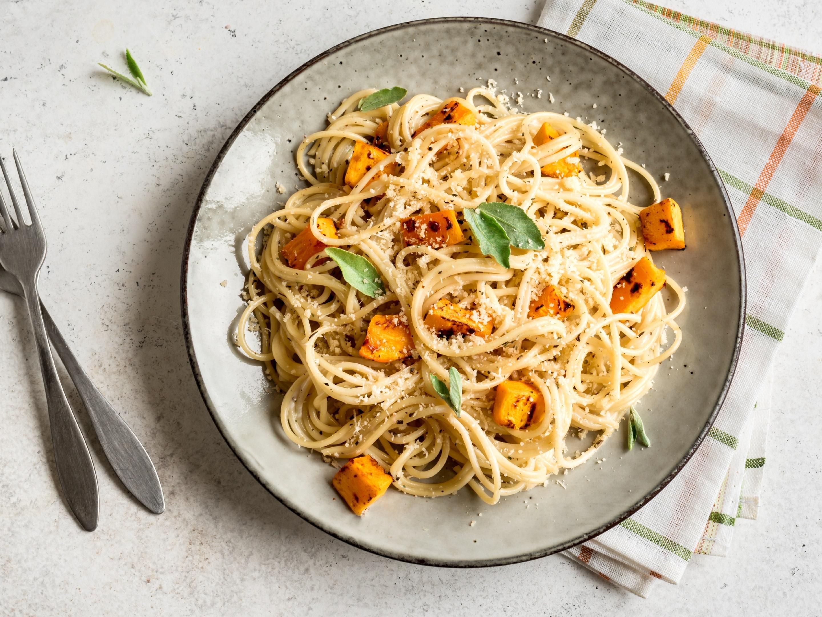 A taste of Italy in three perfect courses at Fig & Olive. Savour a choice of bruchetta or Ceaser salad, any signature
pasta, a decadent tiramisu or bitter chocolate tart, and a
glass of Prosecco.
