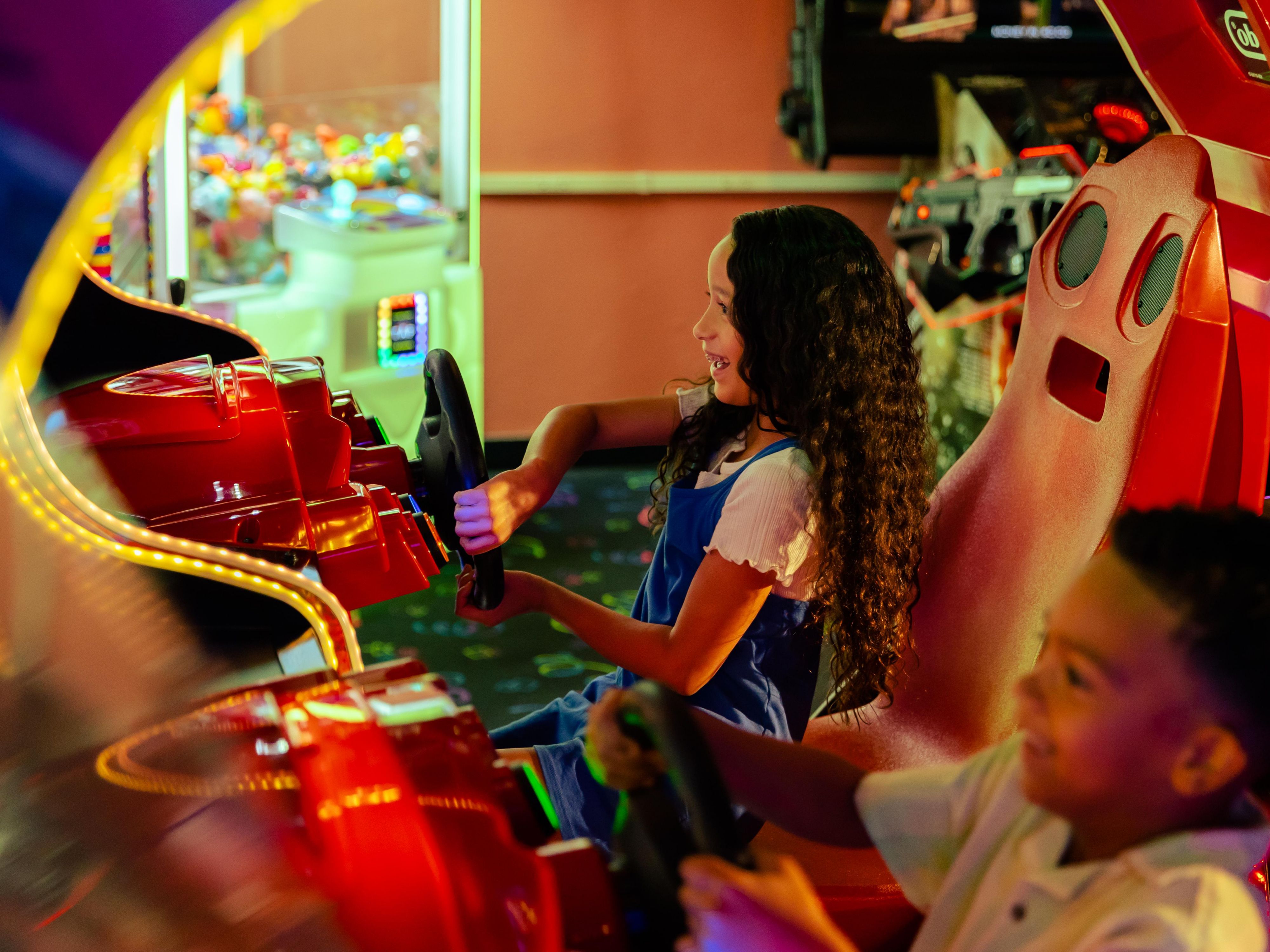 Get ready for excitement at our arcade in Squire Pub + Social! Our arcade brings fun for all ages from 8am to 10pm daily, with a variety of games. Whether it’s family bonding or a night with friends, this vibrant entertainment hub guarantees unforgettable memories. 
