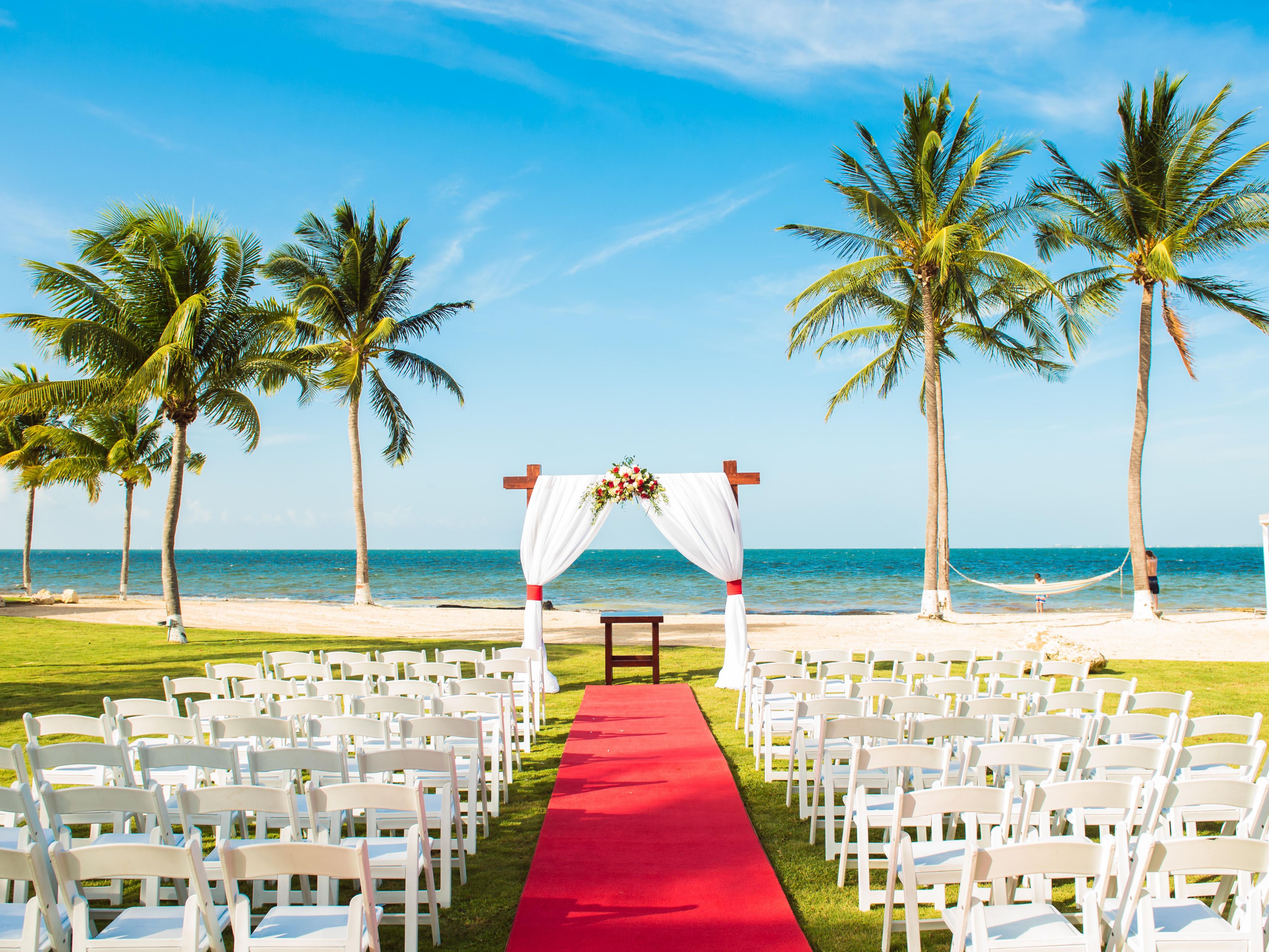 Our Sunrise Beach, Pool Bar Lawn, and 240-ft Beach Pier offer stunning settings for corporate events, family celebrations, and unforgettable destination weddings or vow renewals in Grand Cayman. Let the Driftwood Bar & Grill team create an experience of a lifetime. Contact us to explore the possibilities!