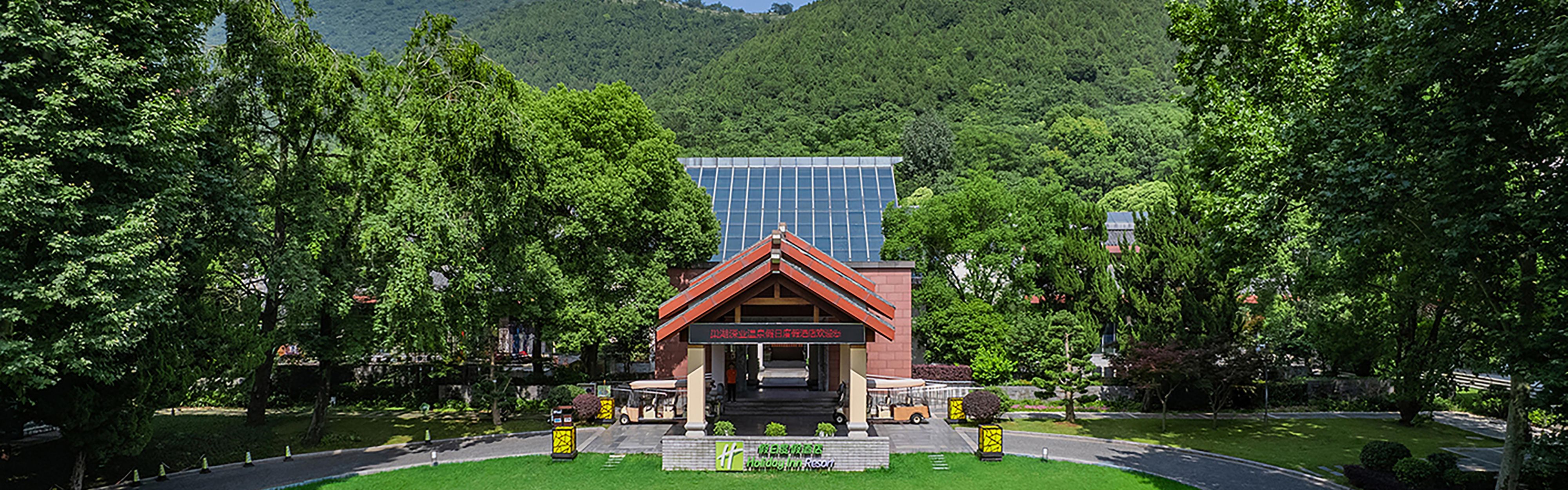 $hotelInfo.mediaDetails.welcomePhotos.primaryPhoto.caption}