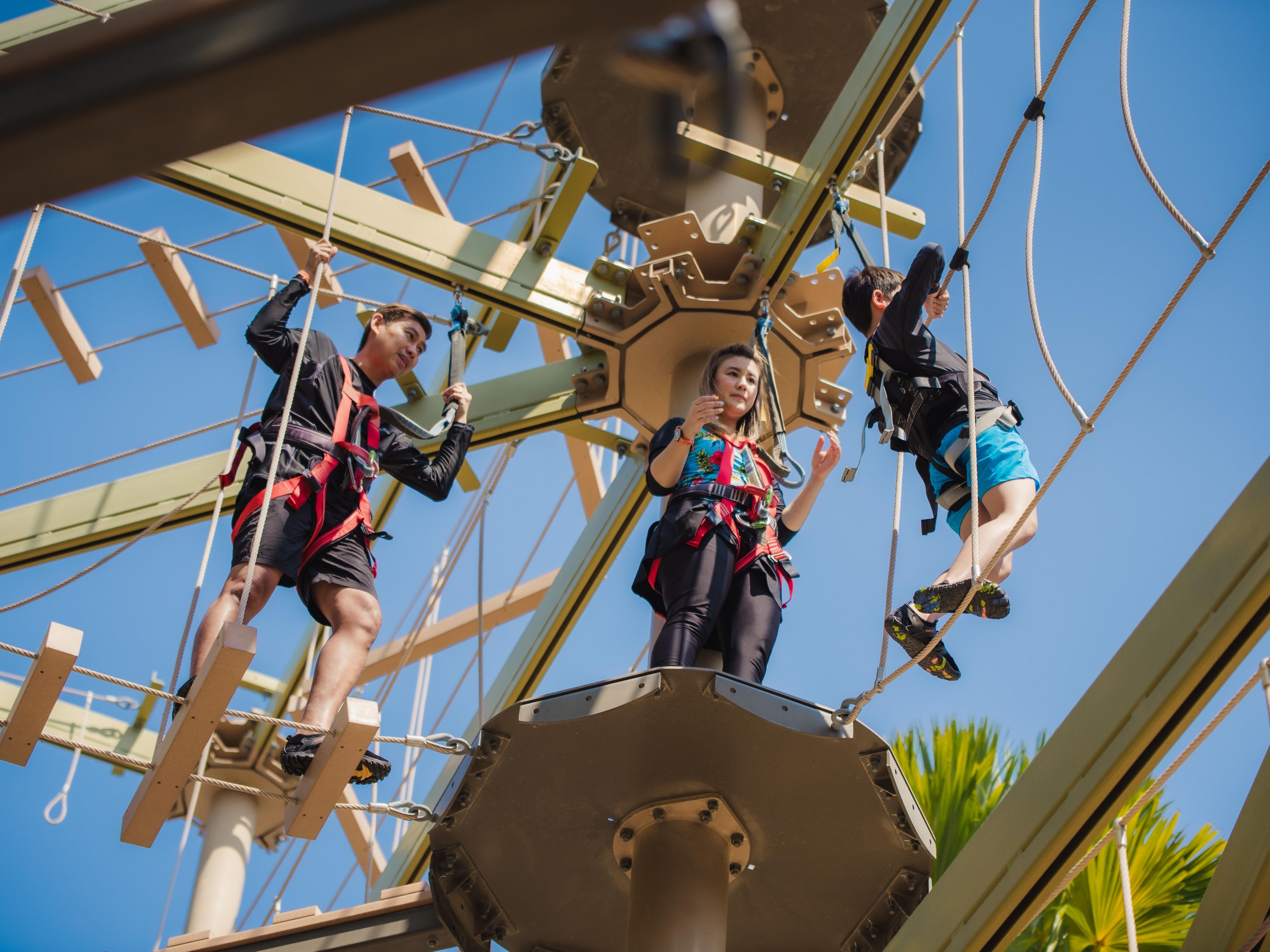 在华欣假日酒店提升您的团队建设和会议！我们设备齐全的会议室享有壮丽的海景，并辅以激动人心的团队建设活动，如水上运动和文化之旅，所有这些活动都以美丽的华欣为背景。