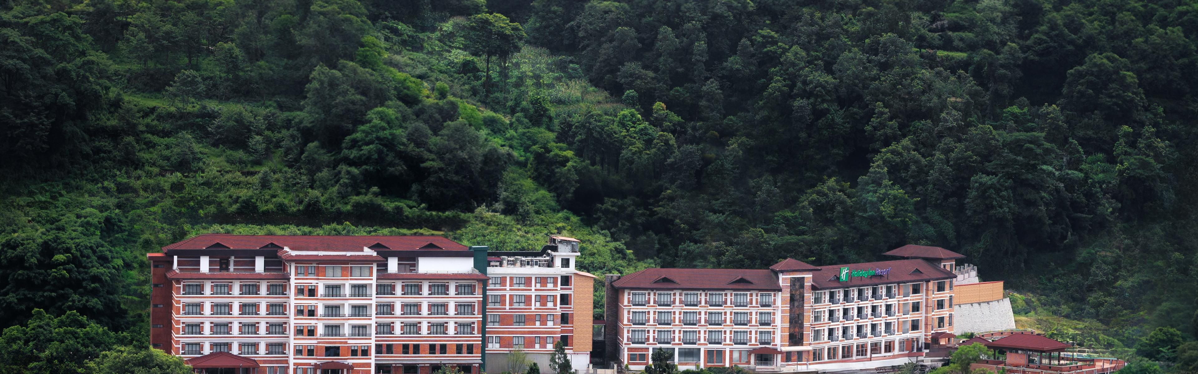 $hotelInfo.mediaDetails.welcomePhotos.primaryPhoto.caption}