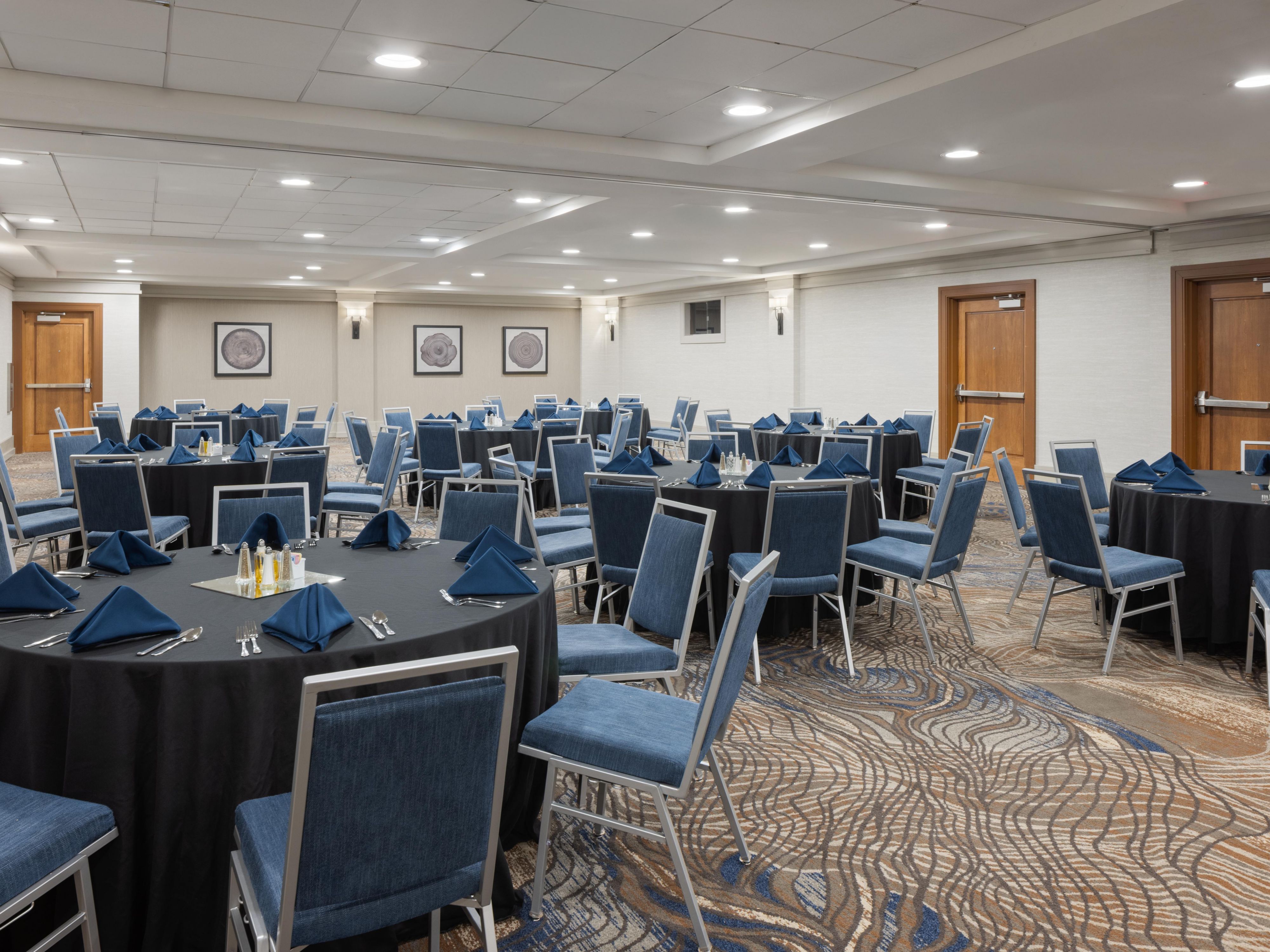 Host your fall meetings at Holiday Inn Resort Lake George, where modern meeting spaces, scenic views, and seasonal charm create the perfect setting for productivity and team connection just steps from the lake and village.