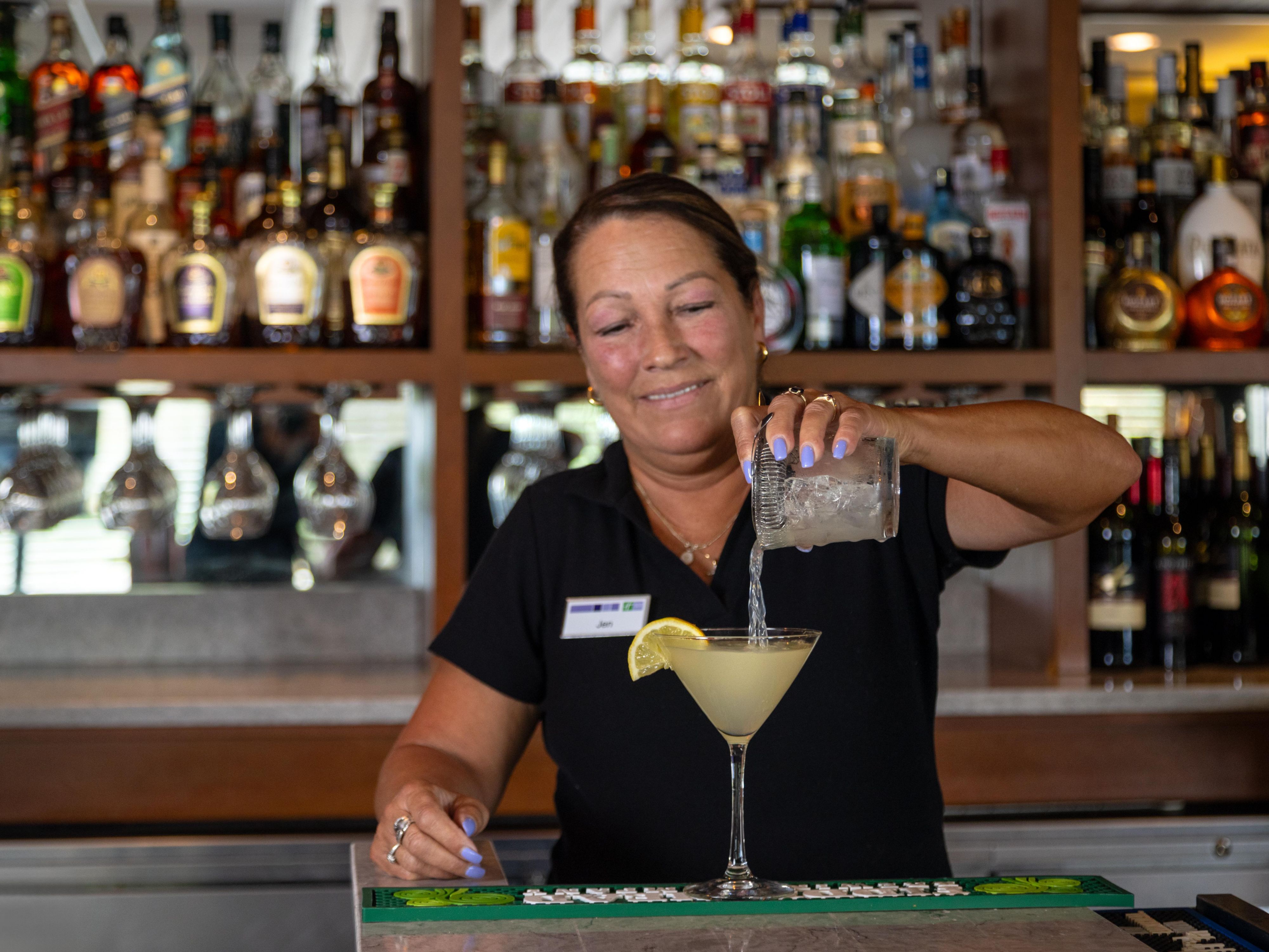 TR’s Lounge is the perfect spot for locals and guests alike, offering a welcoming, social atmosphere with great food, drinks, and fun. Join us every Thursday from 6–8 pm for Trivia Night!