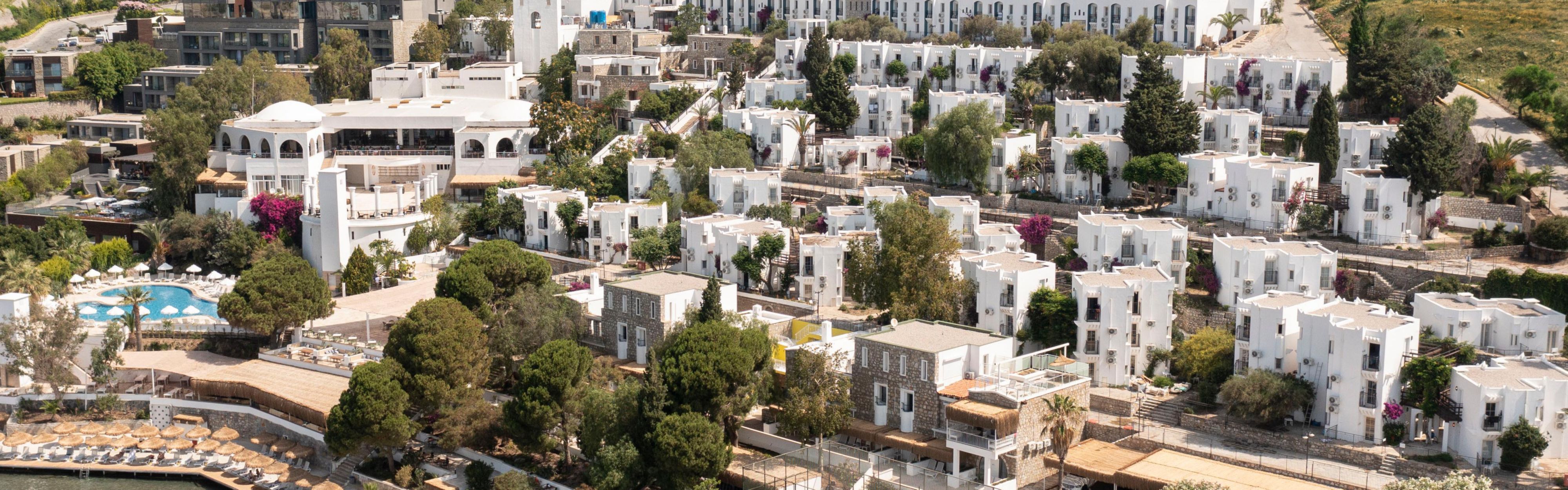 $hotelInfo.mediaDetails.welcomePhotos.primaryPhoto.caption}