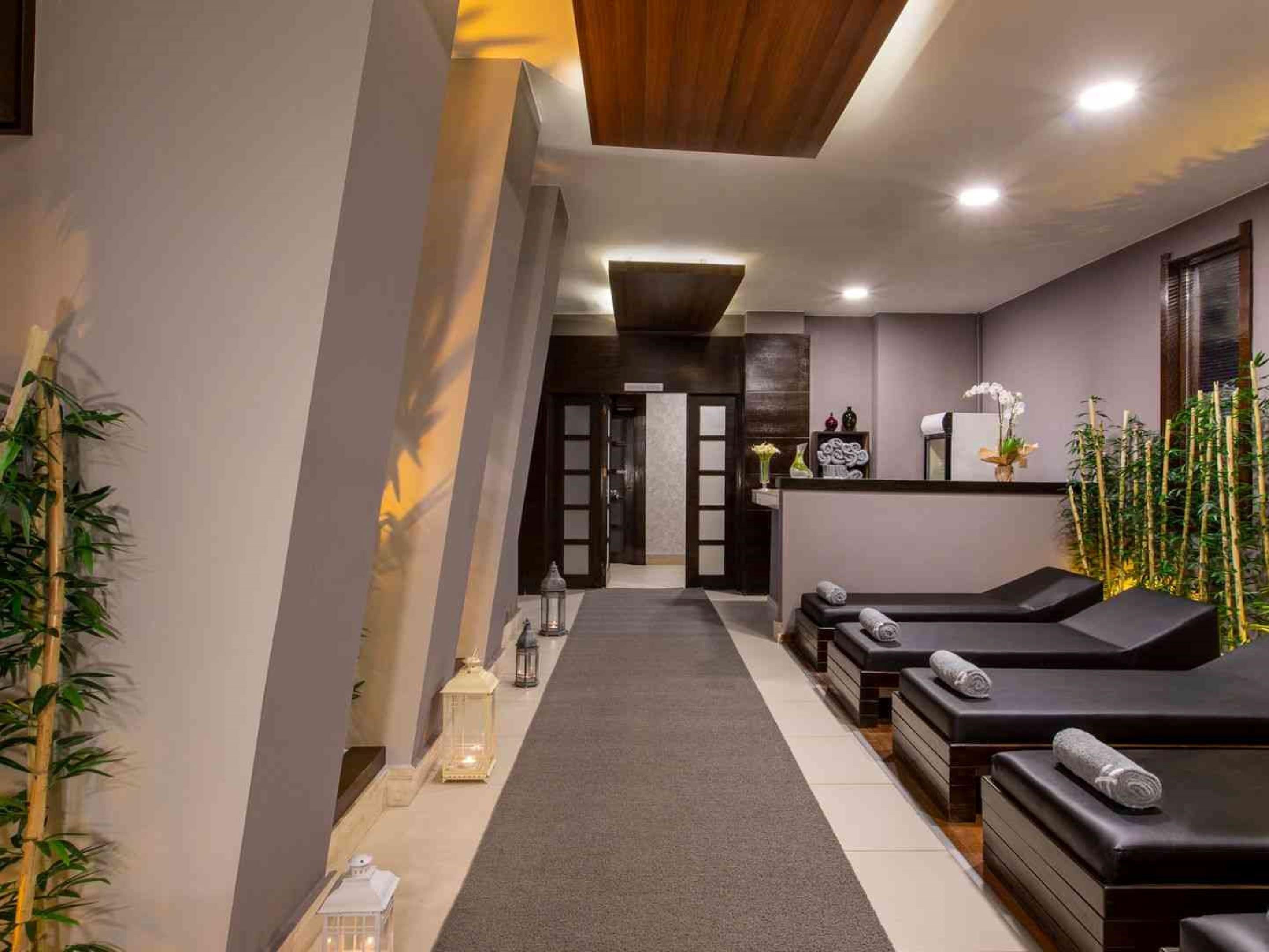  Spa on-property e.g., massages, facials, Gym/Fitness Center, Fitness Classes, Out-door Pool, Laundry, Local Area Attractions/Events, Renovated Property 