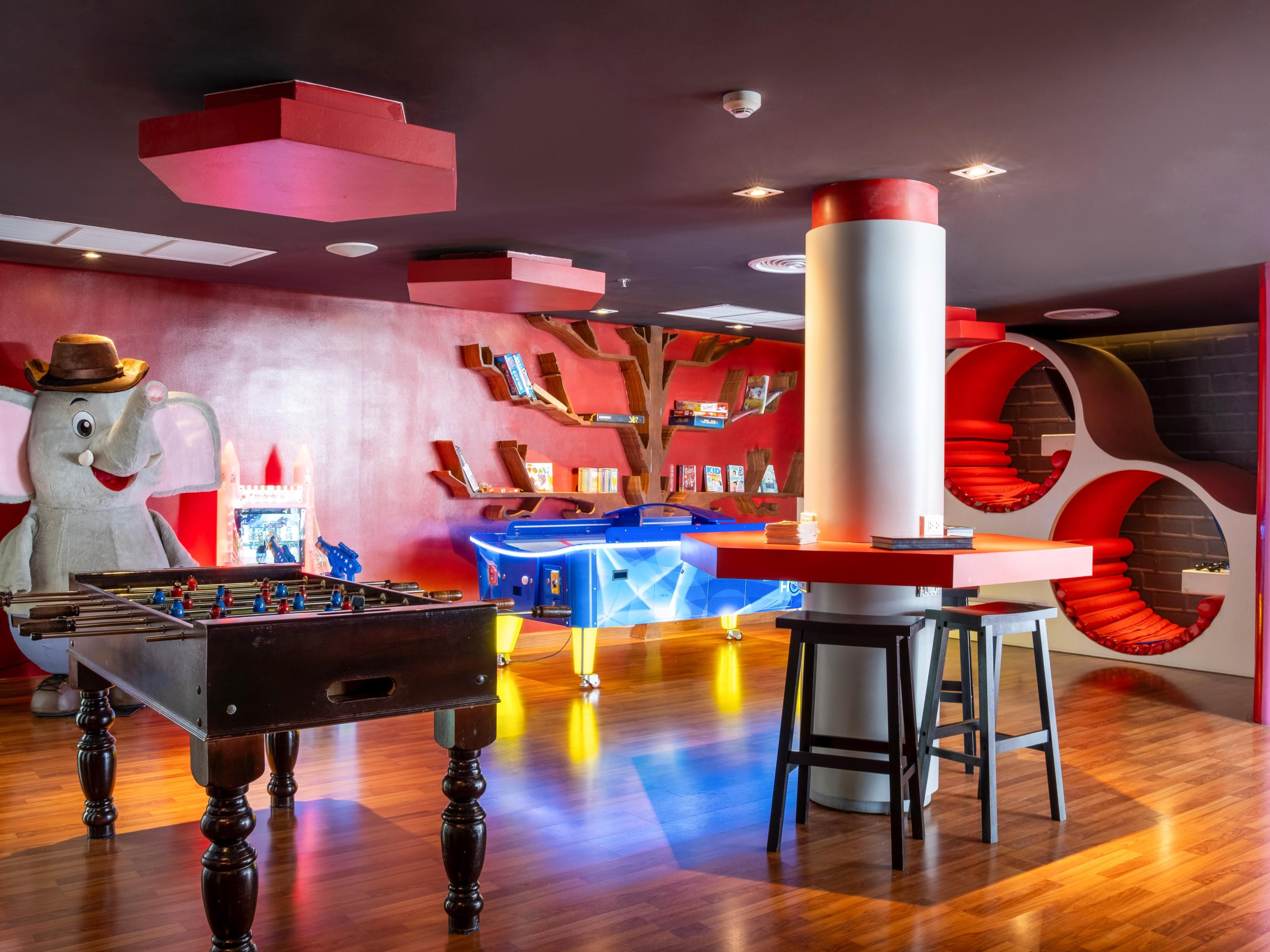 暹罗探险俱乐部为家庭和团体提供高端度假体验，专注于家庭、乐趣与放松，创造难忘的美好时光。