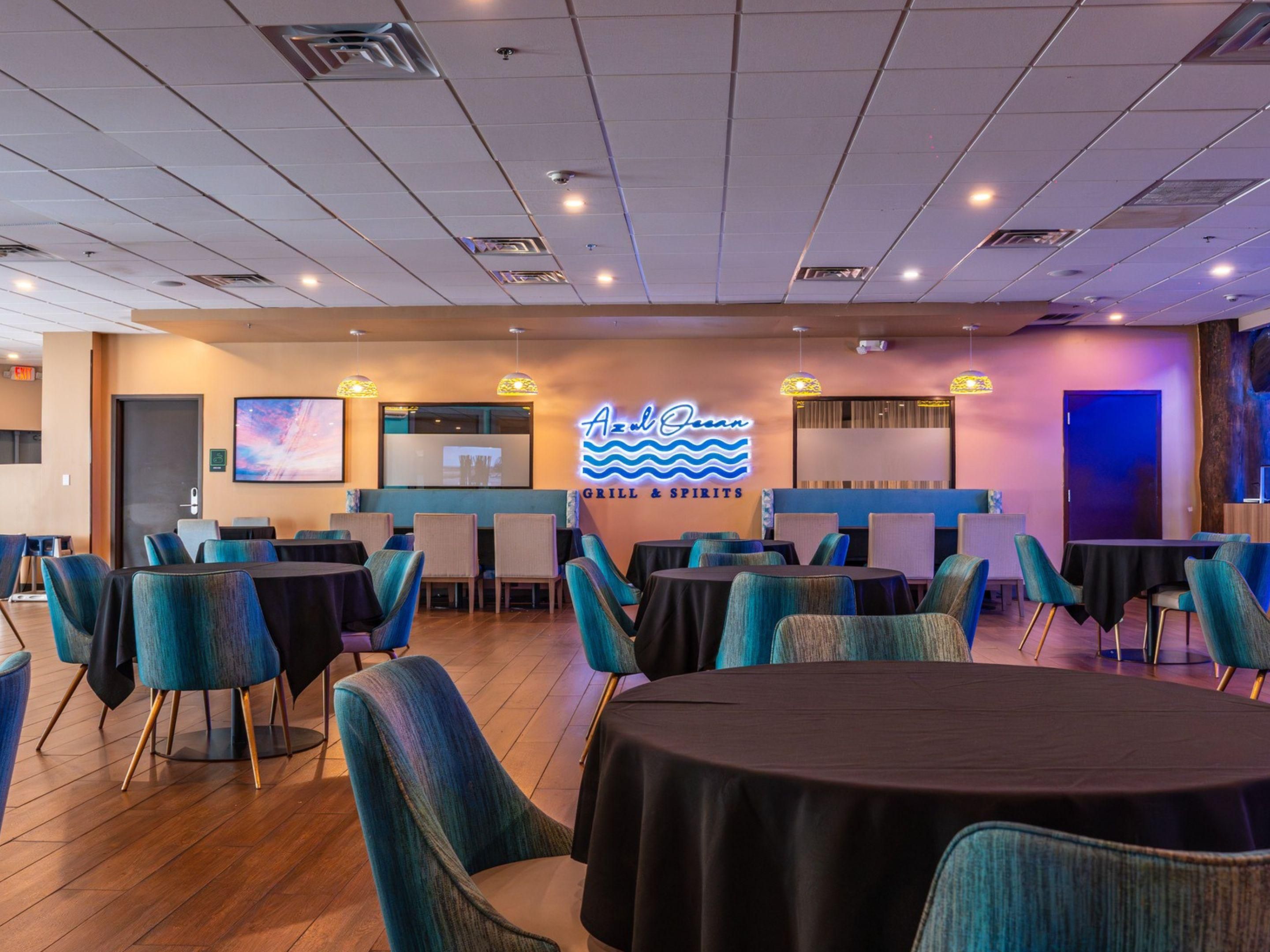 Treat yourself at Holiday Inn Resort South Padre Island with two amazing onsite spots! Inside, Azul Ocean Grill & Spirits offers tasty seafood specialties and handcrafted cocktails, while just steps away, Seaside Bar & Grill serves up casual, crave-worthy American, Mexican, and fresh seafood favorites right on the beach.