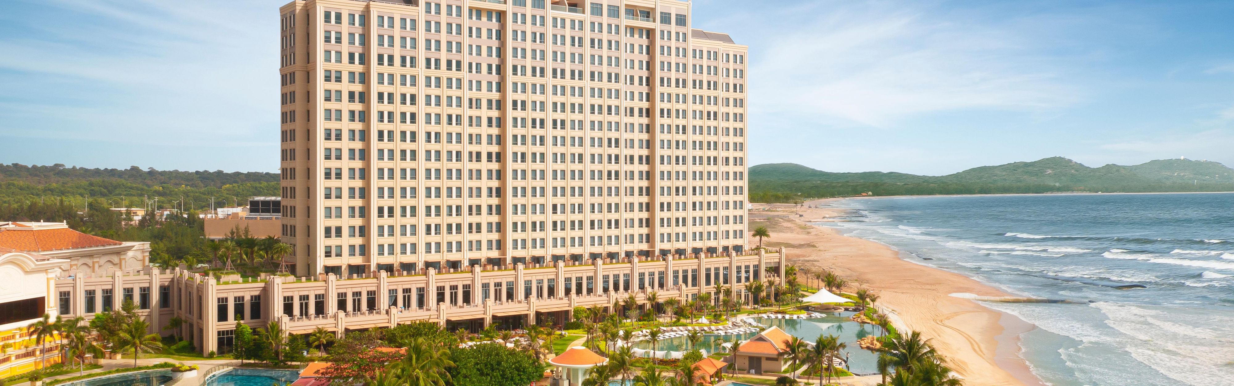 $hotelInfo.mediaDetails.welcomePhotos.primaryPhoto.caption}