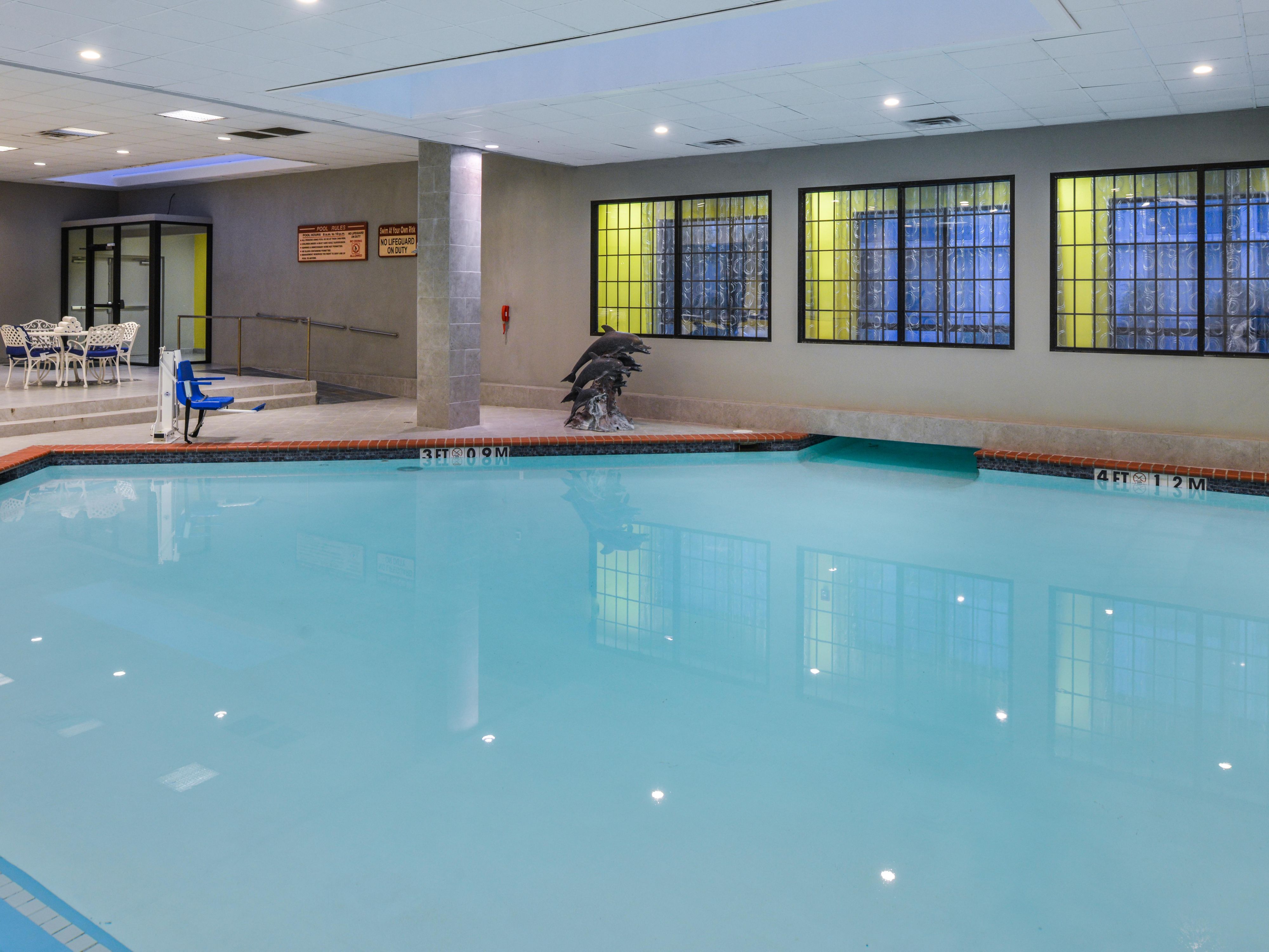 Whether you like to swim laps or lounge poolside, our hotel offers both indoor and outdoor pools for your recreation and relaxation. Our indoor pool is open year-round, rain or shine, from 6:00 AM – 10:00 PM. Our outdoor pool is perfect for sunny days, open from 6:00 AM – 10:00  PM. Jump in, make a splash, and have a blast! 