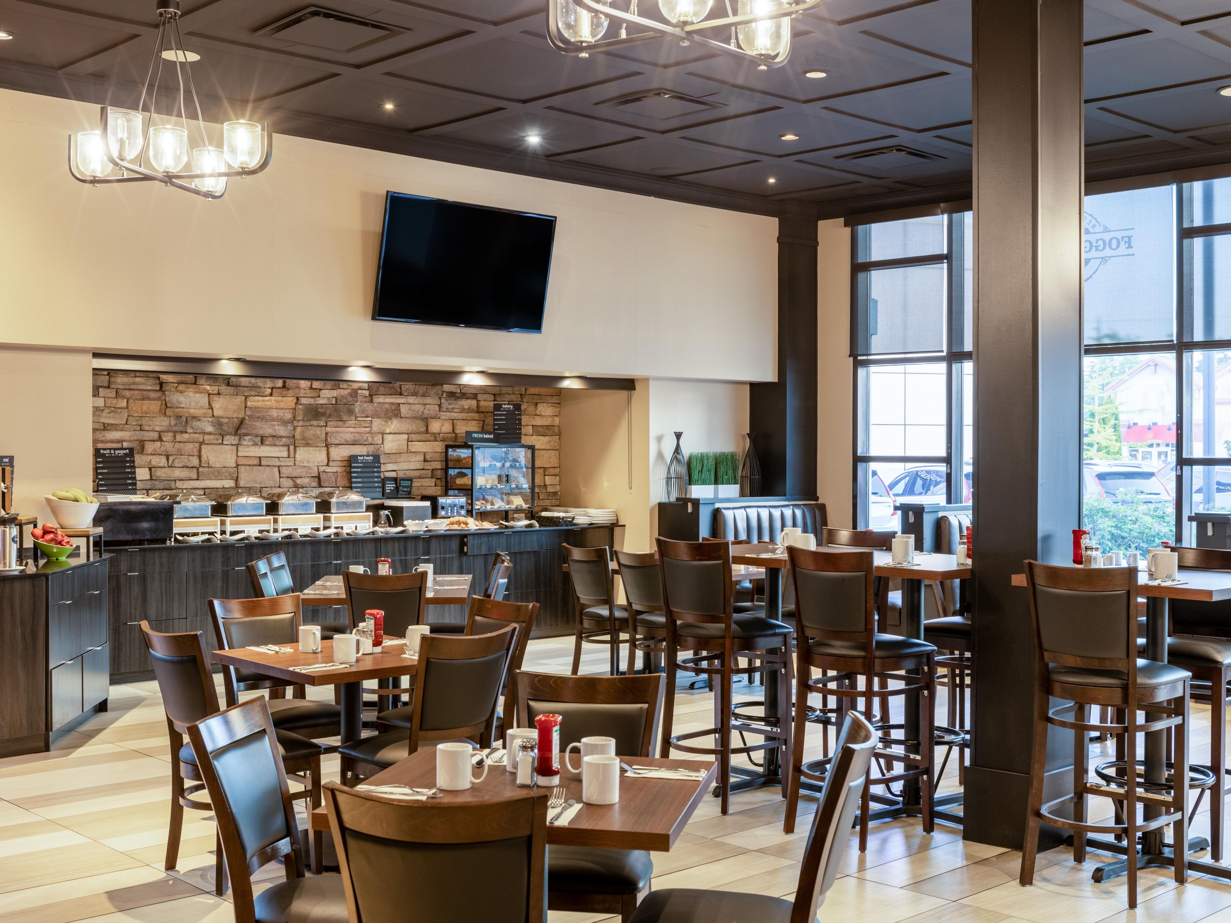 Fogg N' Suds at the Holiday Inn Vancouver Airport offers a daily full hot breakfast buffet. Featuring an assortment of breakfast pastries, cereals, fresh fruit, eggs, bacon, sausages, breakfast potatoes, and oatmeal. All Week: 6:30am - 10.30am;  Full Breakfast Buffet Price: $19.95 per adult.