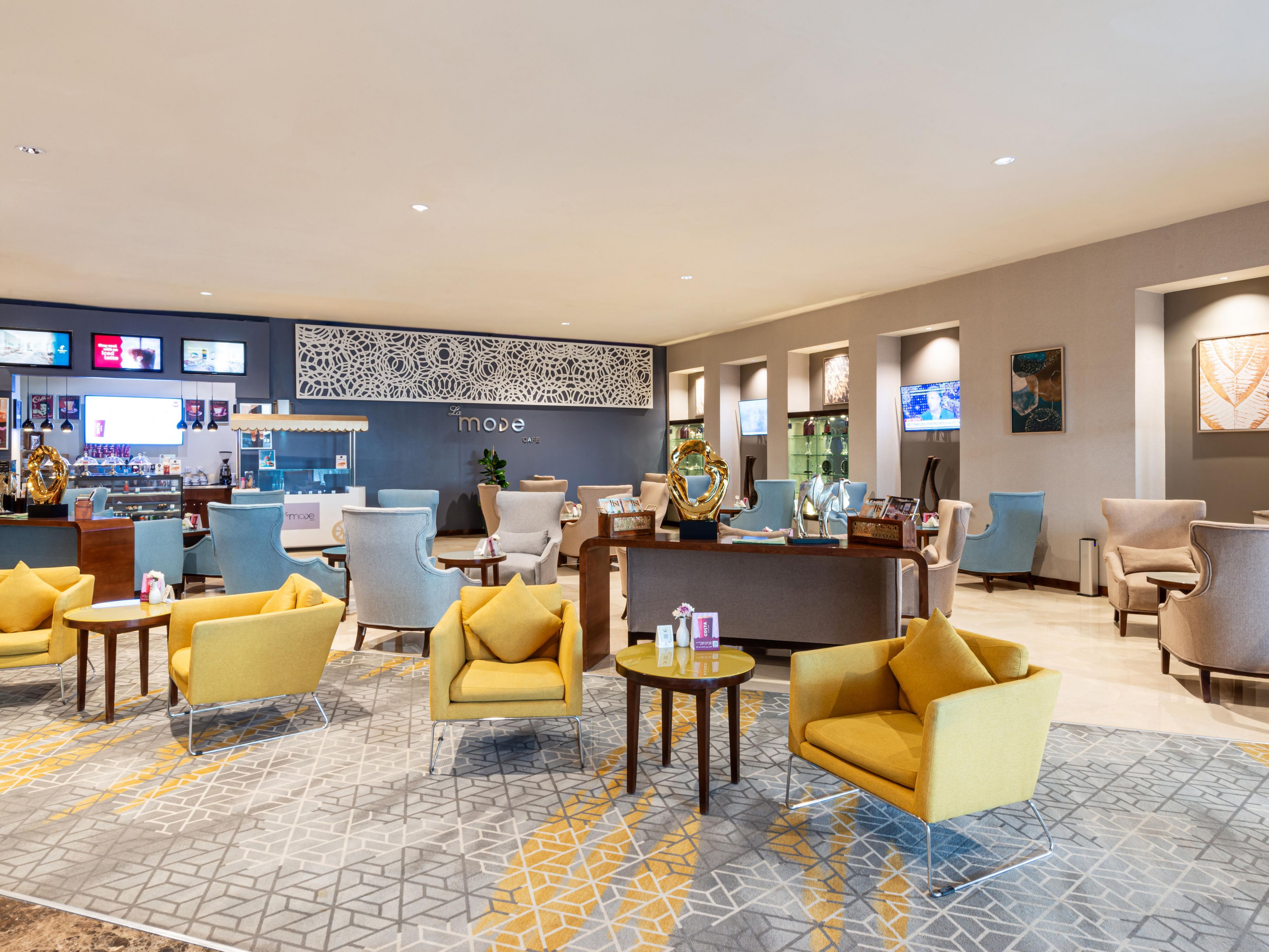 Set your mood in La Mode Coffeeshop located in the heart of the hotel lobby, which serves lovely hot & cold drinks that you can have with delicious morning & afternoon snacks or cakes.