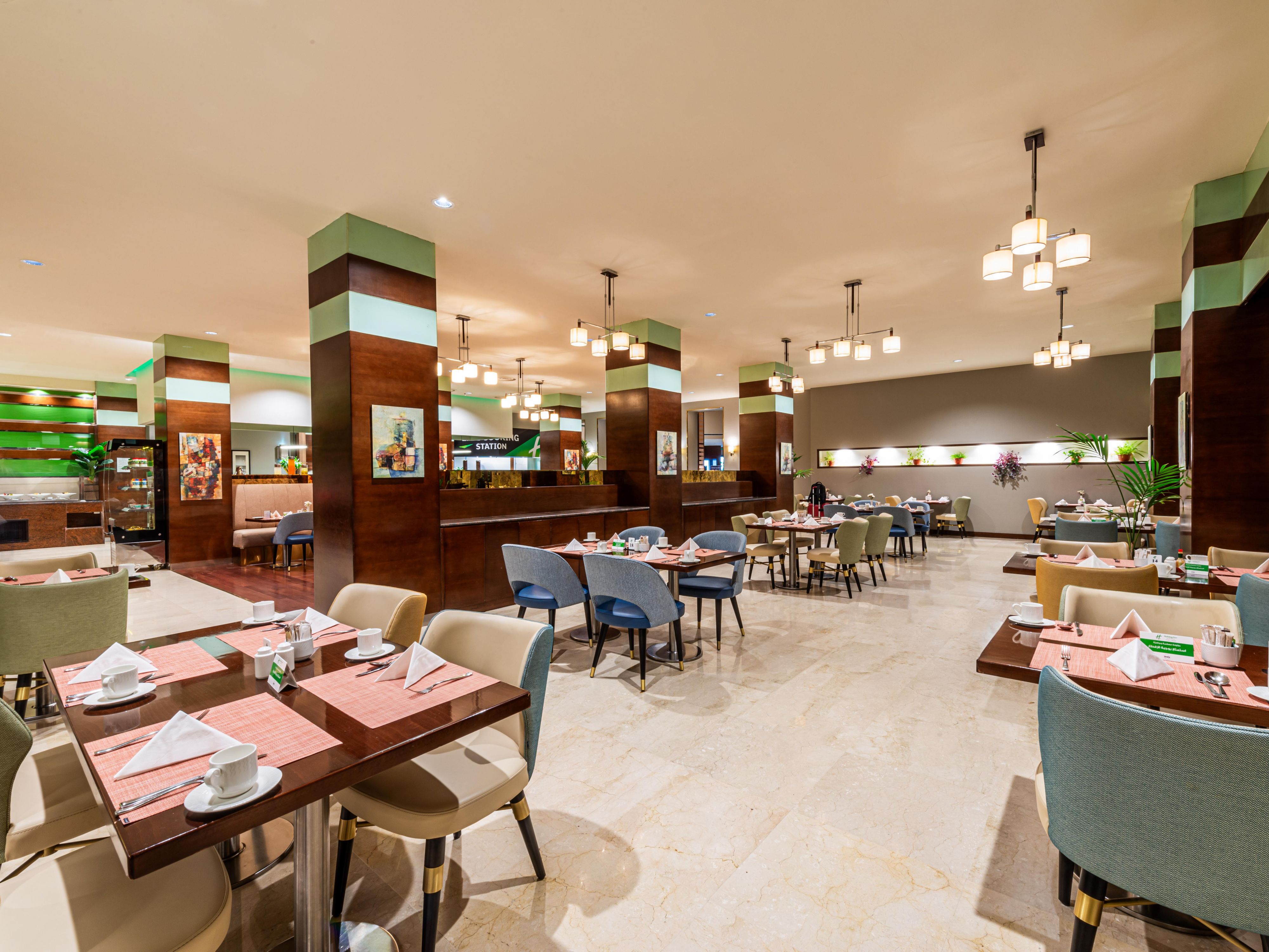 The Mozart an on-site restaurant that opens seven days a week serving a wide variety of Saudi Arabian, Middle Eastern, and international cuisines, in addition to in-room dining. It serves a hearty breakfast, lunch, and dinner.