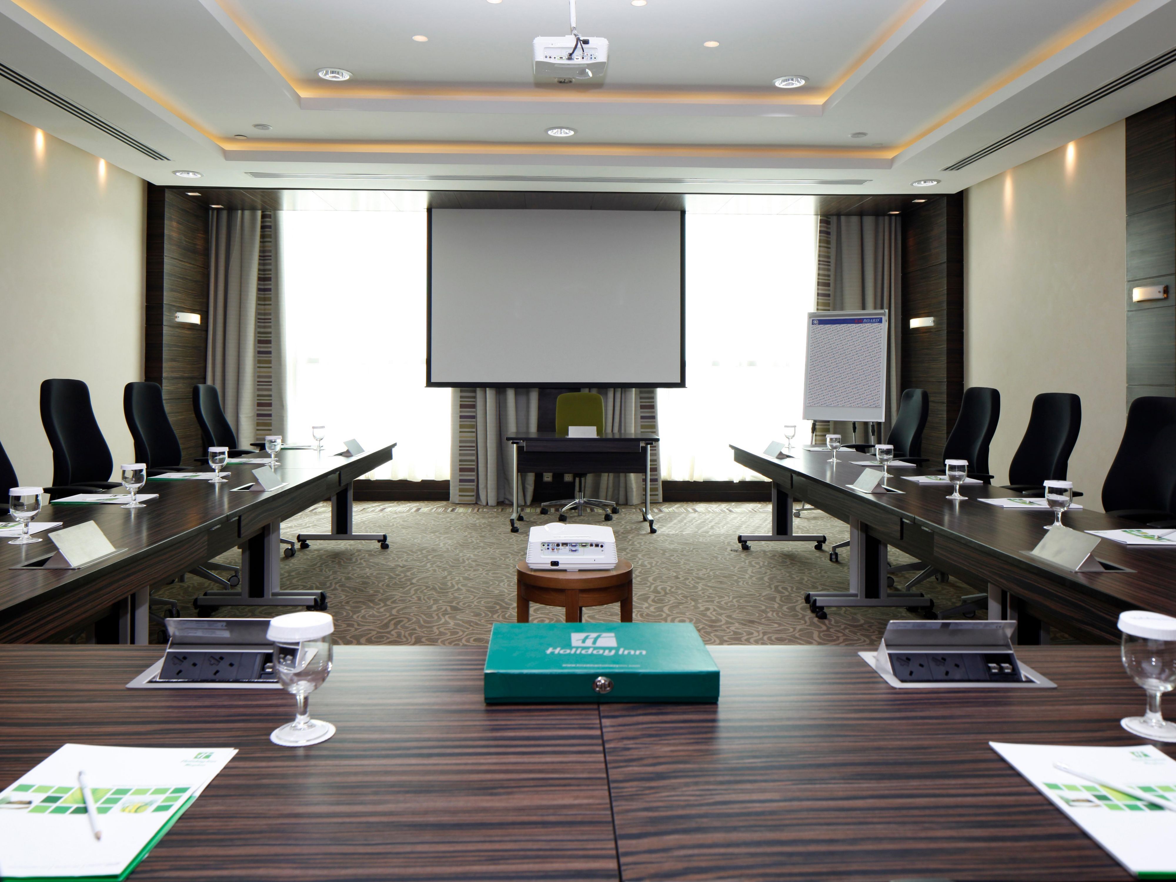 15 different sized meeting rooms with state of the art facilities and natural daylight including Hi-Tech audio-visual systems.