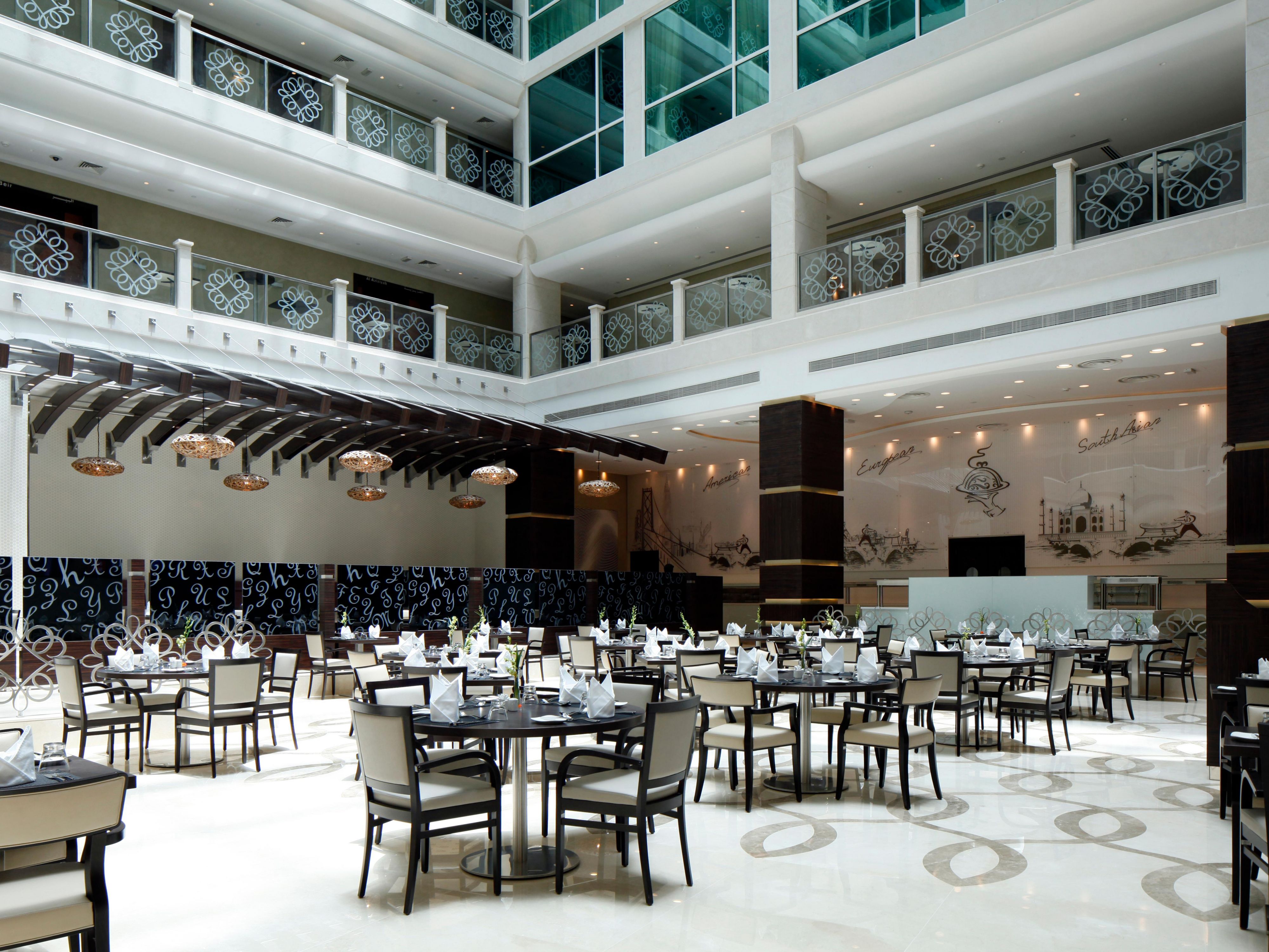 Oasis Restaurant: with an atrium view is ideally designed to enjoy an eye opener breakfast, business lunch, relaxing dinner and family Friday brunch. A mouth-watering buffet from continental to oriental cuisine and nouveau inspired delicacies.