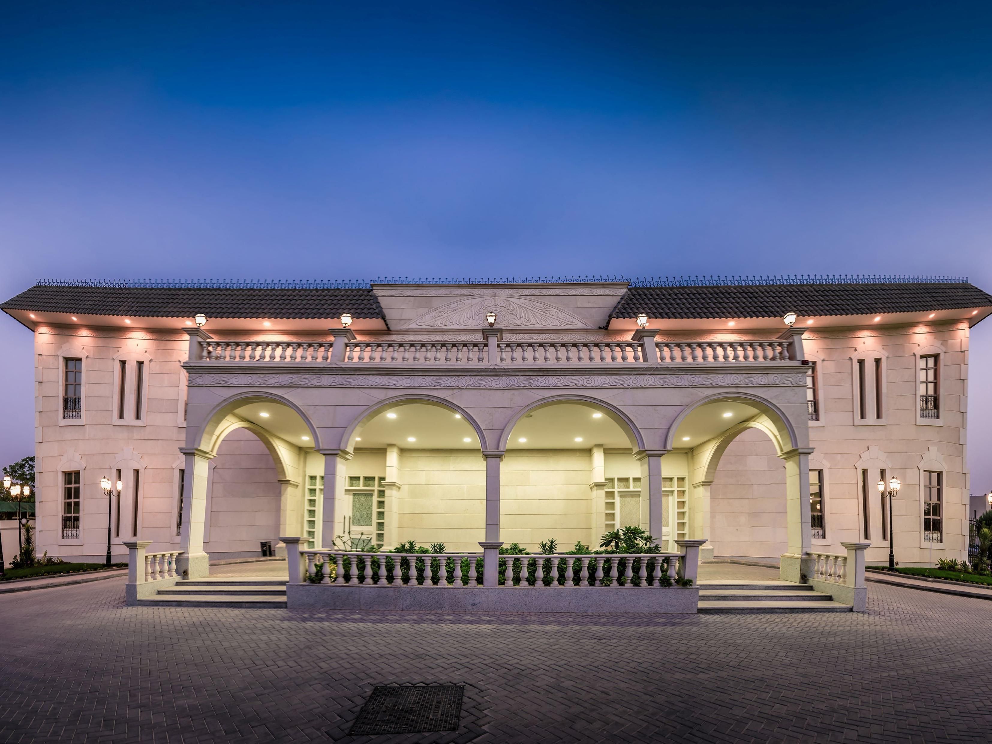 A multi-purpose banquet hall, having the capacity to accommodate up to 1000 persons and can be divided into four quadrants to entertain four events at the same time. The hall is adaptable to all occasions from the meeting room to the large conferences and weddings. It includes the latest audio and visual techniques to achieve the ideal condition.