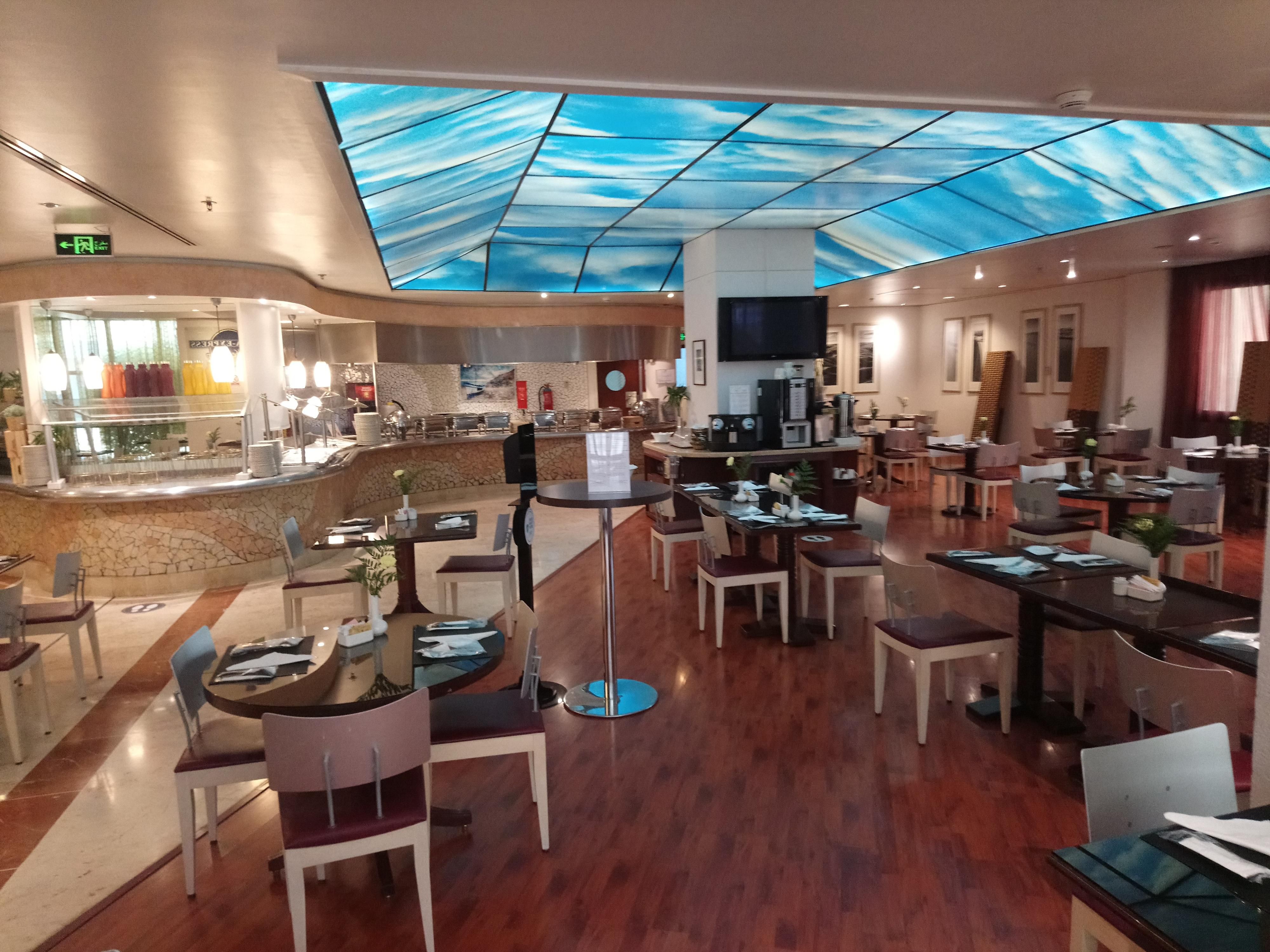 Olaya Express Coffee Shop serves breakfast, lunch, and dinner where you enjoy different types from international cuisine.