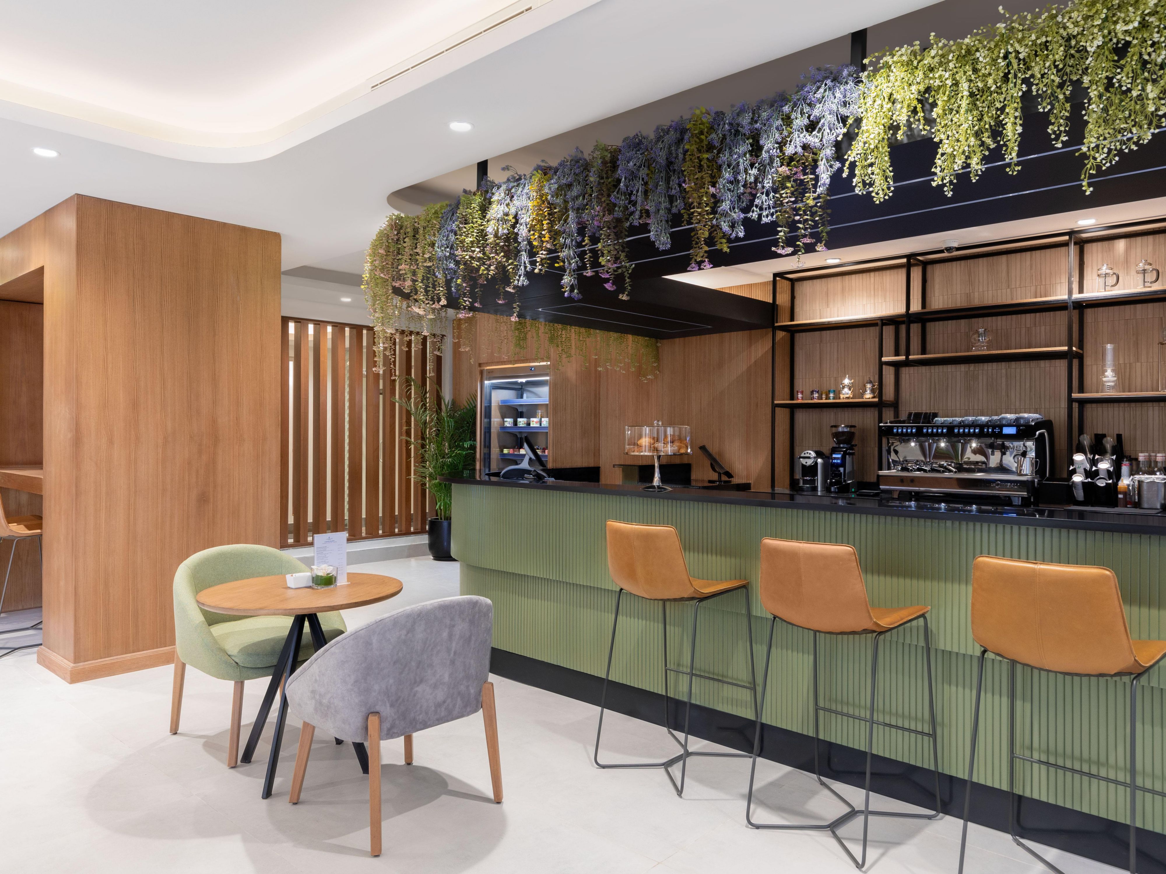 You really don’t have to leave.
You don’t have to go far to grab a drink or find a meal with our restaurants and bars all on-site. Of course, there’s always room service, too.
Come and join us in L’ Espresso café where we are on hand to serve the best coffees and light bites whenever you feel the true test need.