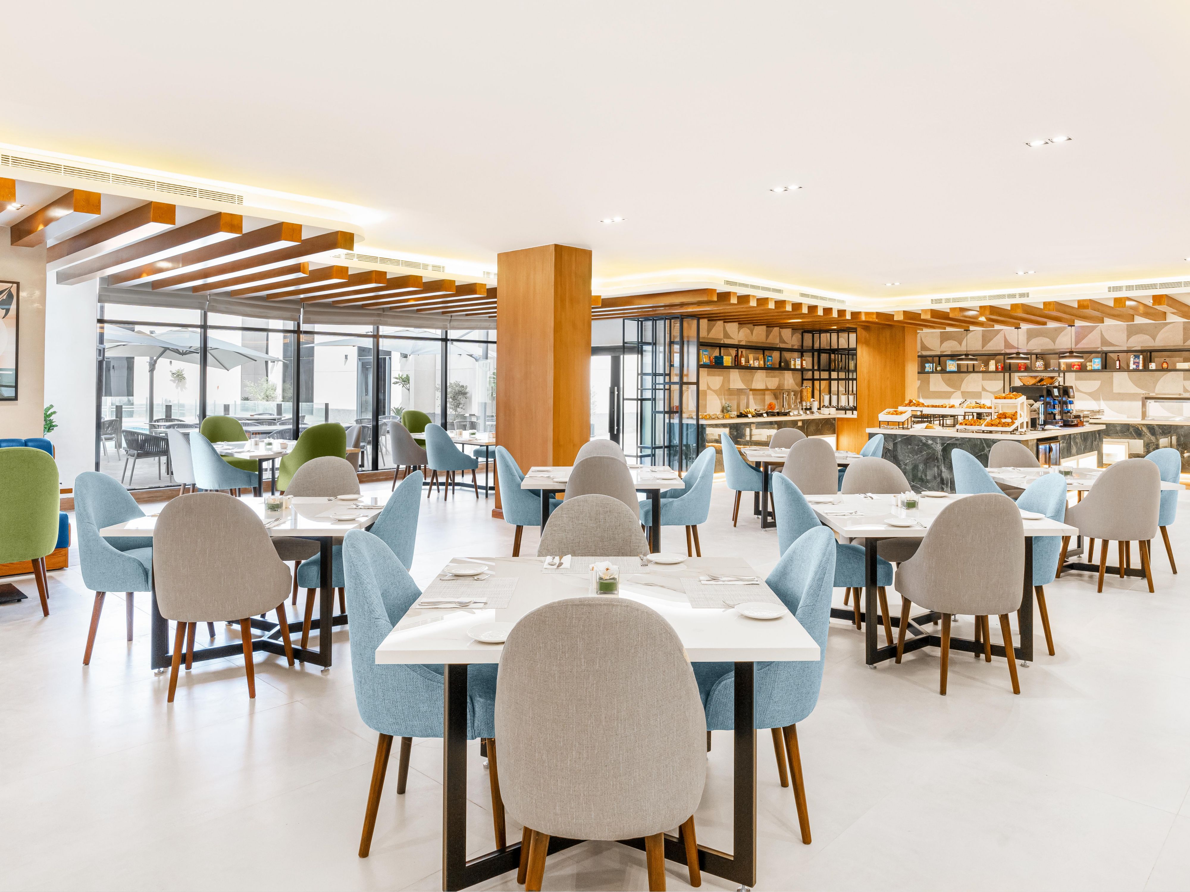 An authentic in & outdoor service Casa Oliva offering buffet breakfast and crafted ethnic Italian À la carte menus serving Italian food known throughout the World for its flavors, which we will combine innovatively with other dishes from within the region. It has much to provide worth a seek of try within Riyadh.