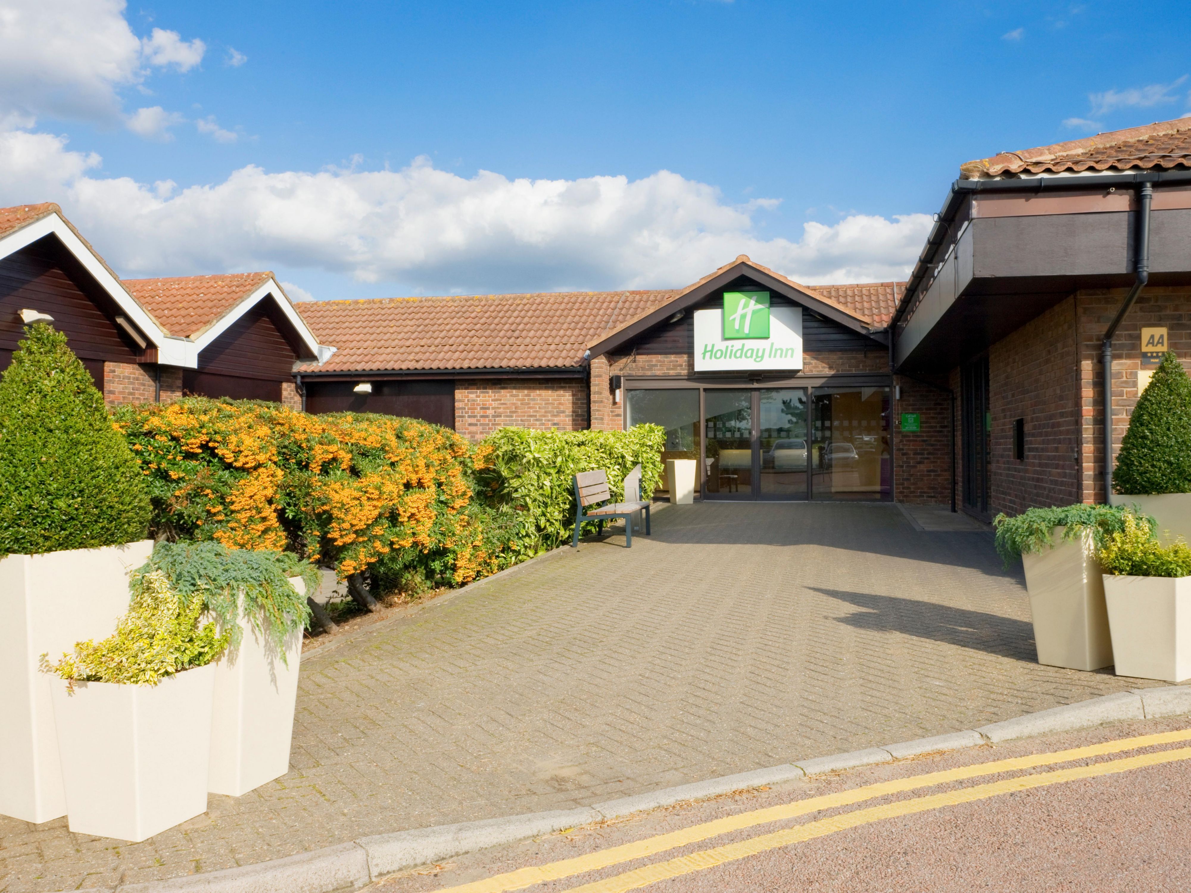 Located a short distance from Rochester Town Centre and close to regional transport links, our hotel presents a great base for your leisure break or business trip to The Medway. We are minutes away from the M2 and M20 and close to Chatham railway station.