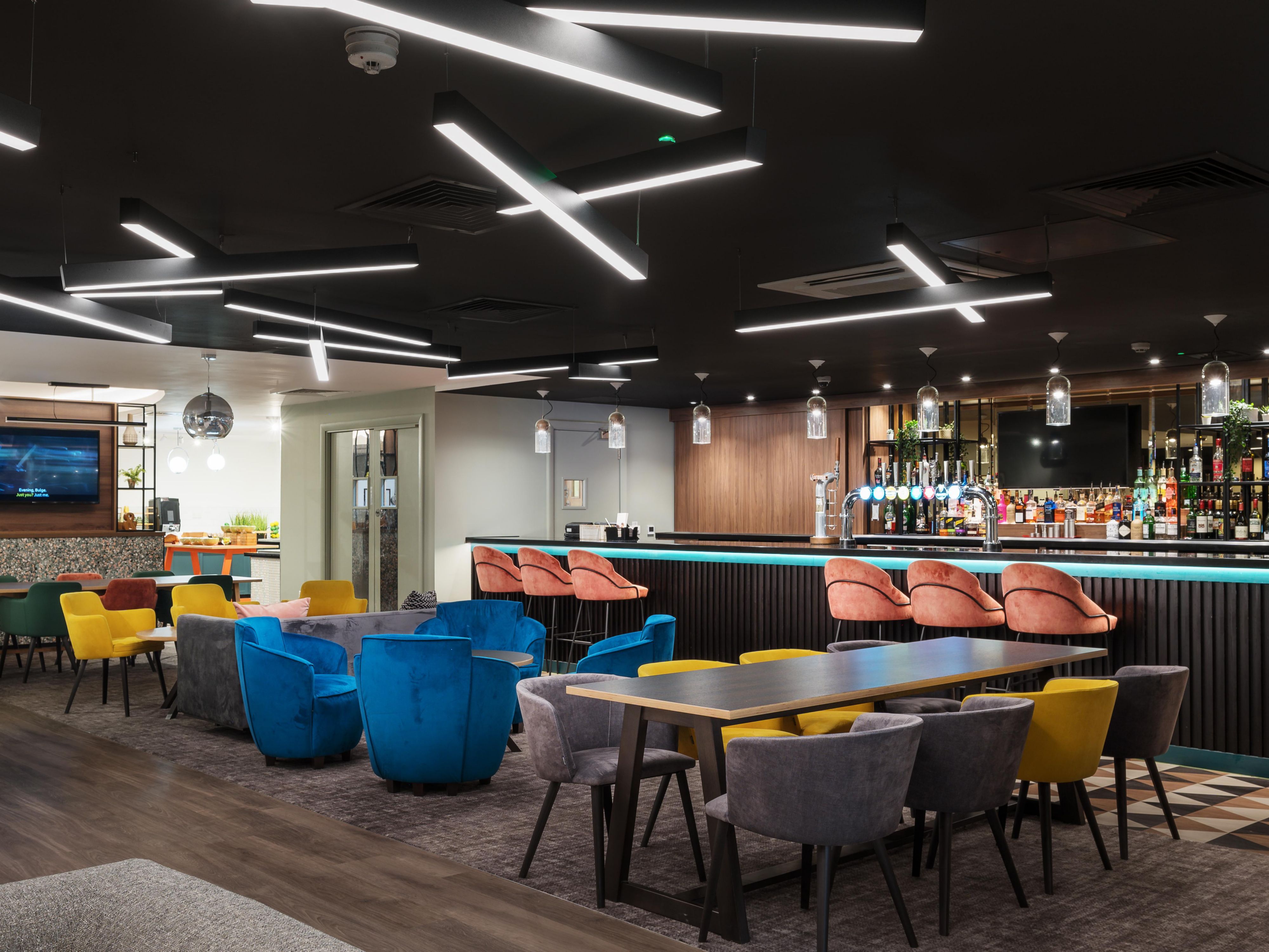 Our hotel has a range of food and drink options for our guests to enjoy. Our lounge and bar areas are open throughout the day and offer a relaxing place to grab a drink, a hearty meal or a light bite. 