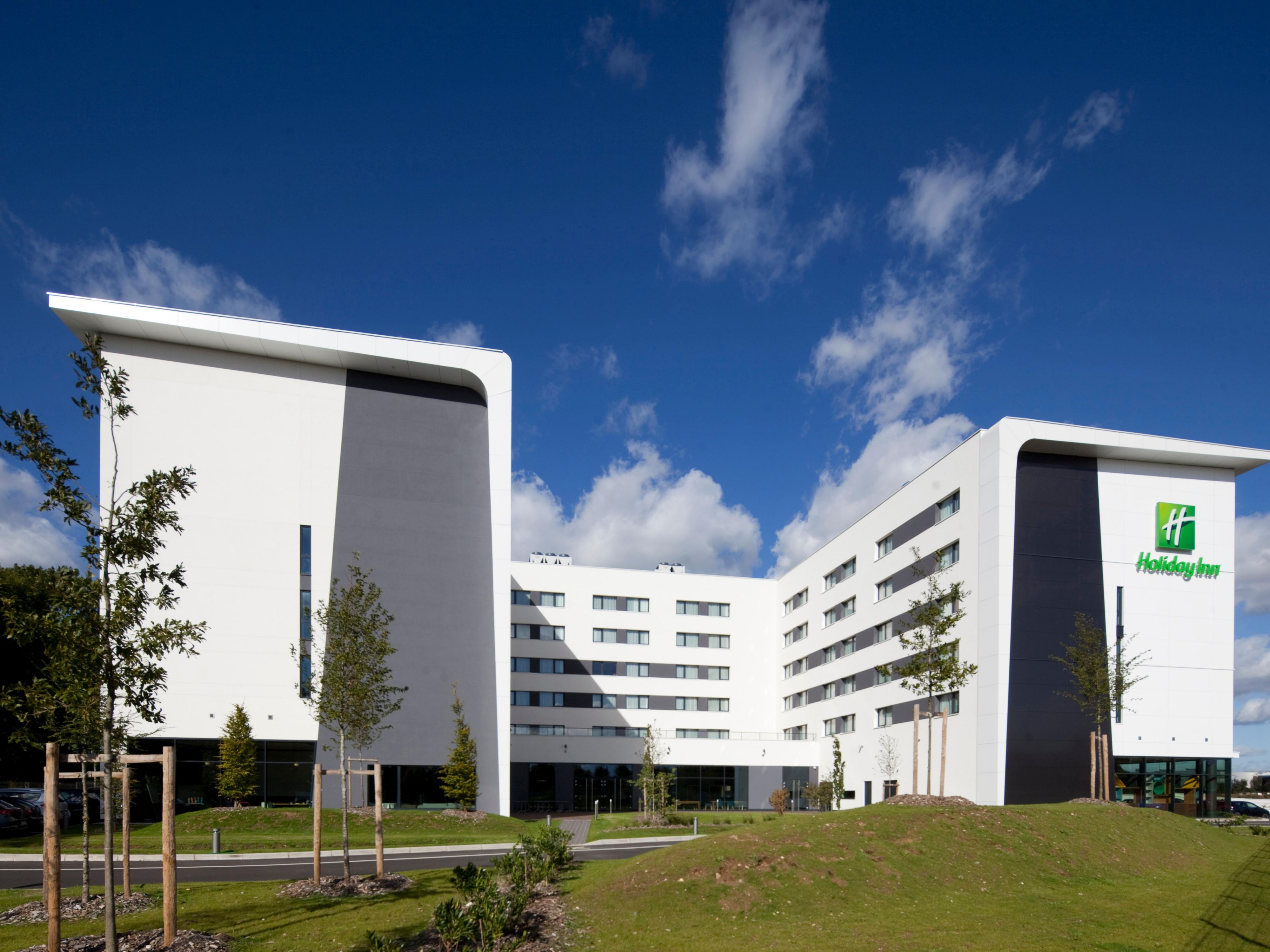 Enjoy a free shuttle from and to CDG Airport, only 10 minutes away from the hotel, between 7:00 AM and 11:30 PM. Our shuttle service is upon request and availability. Please call the hotel to book your ride. The meeting point is located between Terminal 2B and 2D. At Terminal 2D, please follow the exit marked as Bus, and wait at the third stop.