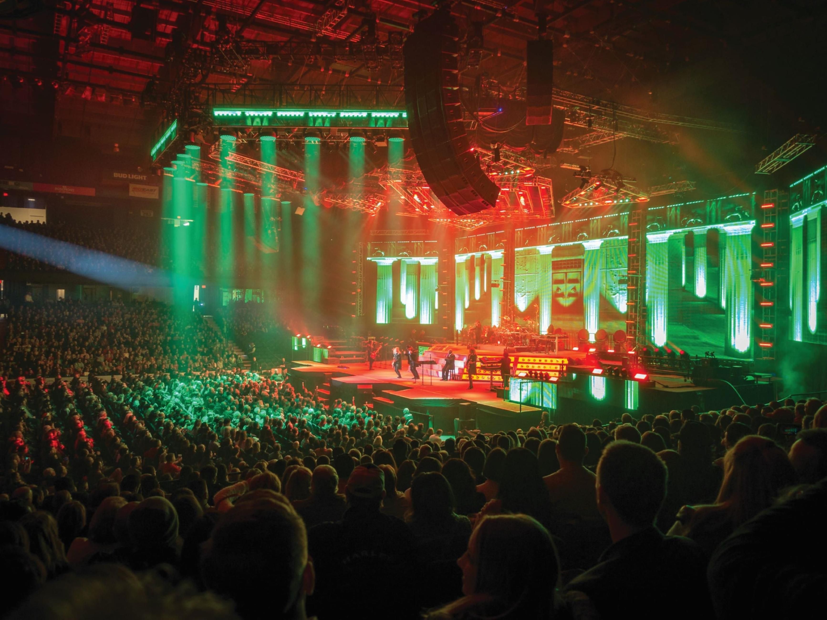 Heading to Jonas Brothers, Harlem GlobeTrotters, Bad Omens, Disney on Ice, Monster Jam, Cody Johnson, or a Chicago Wolves game? Your room is just a short stroll from the arena. Book now for hassle free nights before or after the show.