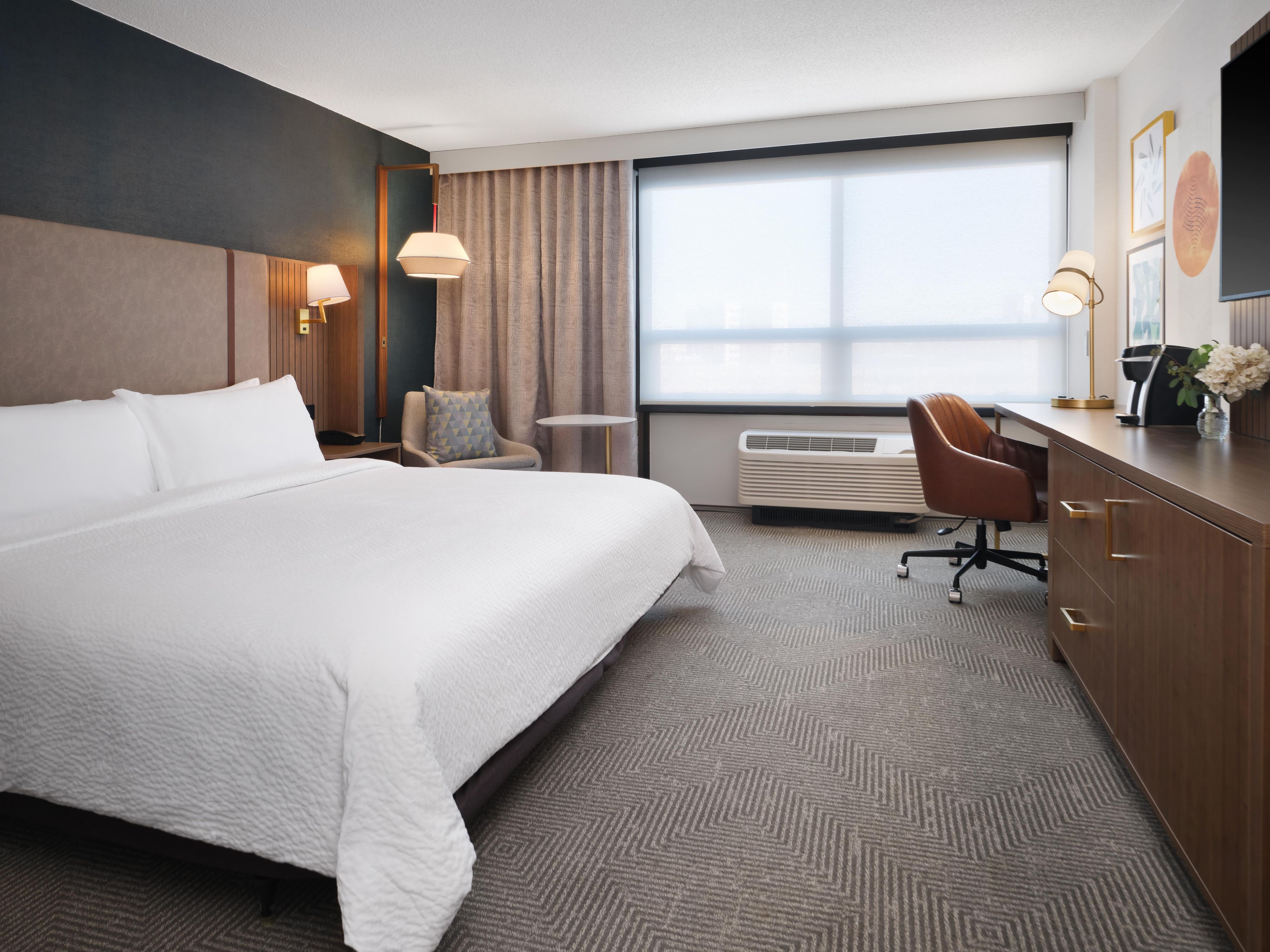 Enjoy our sleek, modern style classic hotel rooms in Chicago 