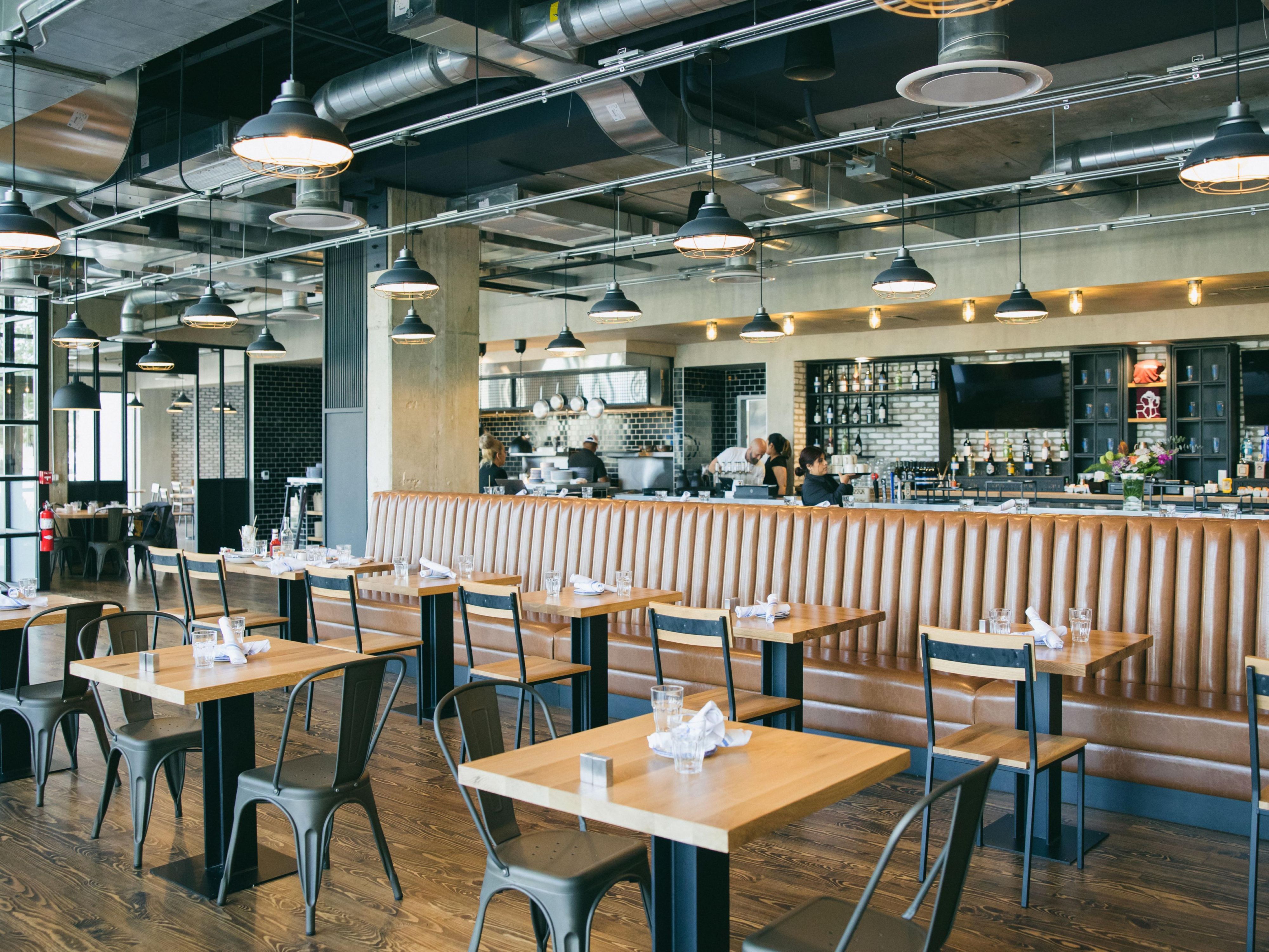 Enjoy Midwestern-inspired cuisine at Land & Lake Rosemont, featuring classic dishes made with locally sourced ingredients. Dine on our expansive patio for brunch, dinner, or Happy Hour. Plus, try our new "Knock & Drop" room service—just scan the QR code to order and have delicious meals delivered swiftly to your room!