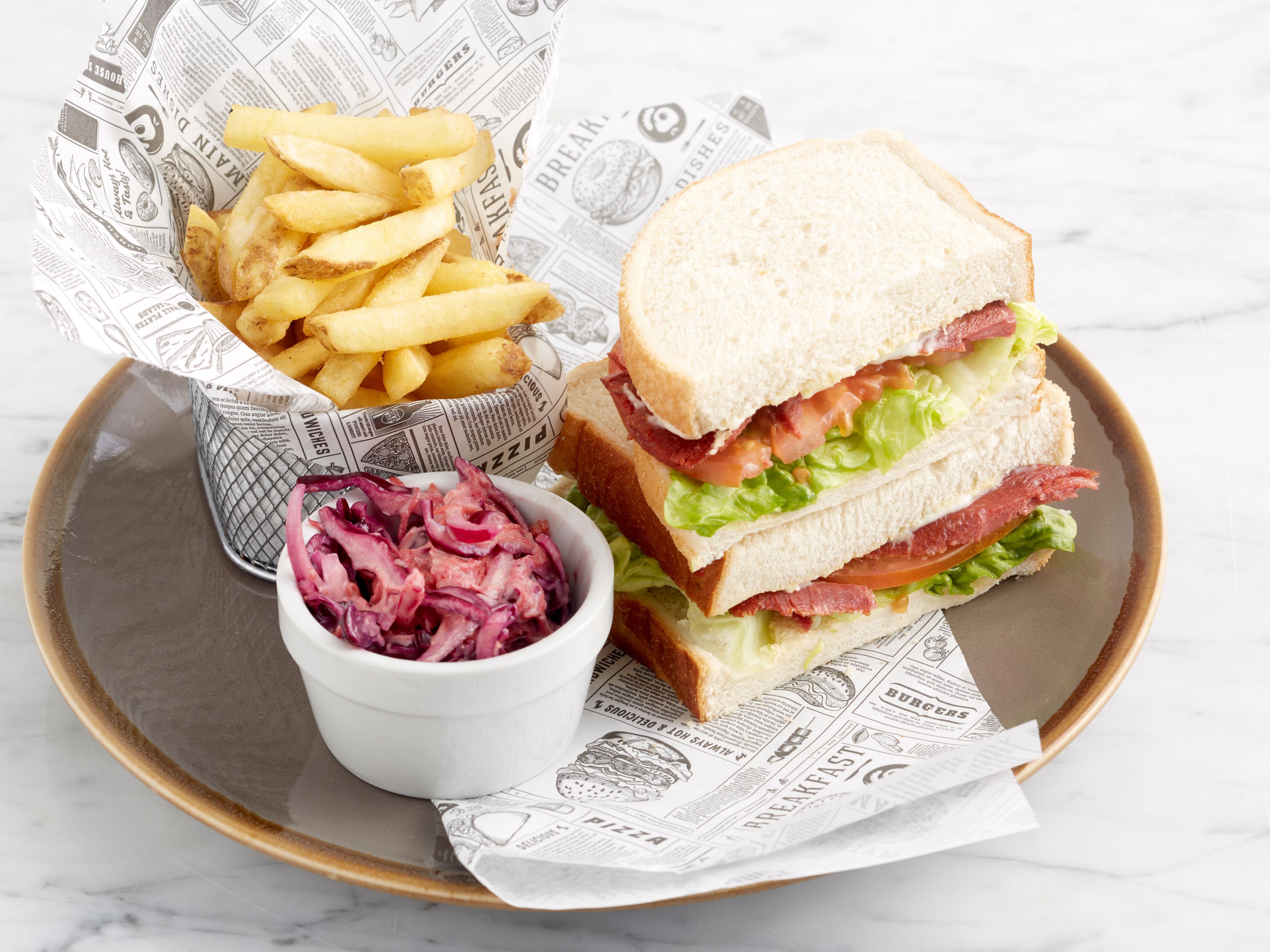 Our hotel has a range of food and drink options for our guests to enjoy. Our lounge and bar areas are open throughout the day and offer a relaxing place to grab a drink, a hearty meal or a light bite. 