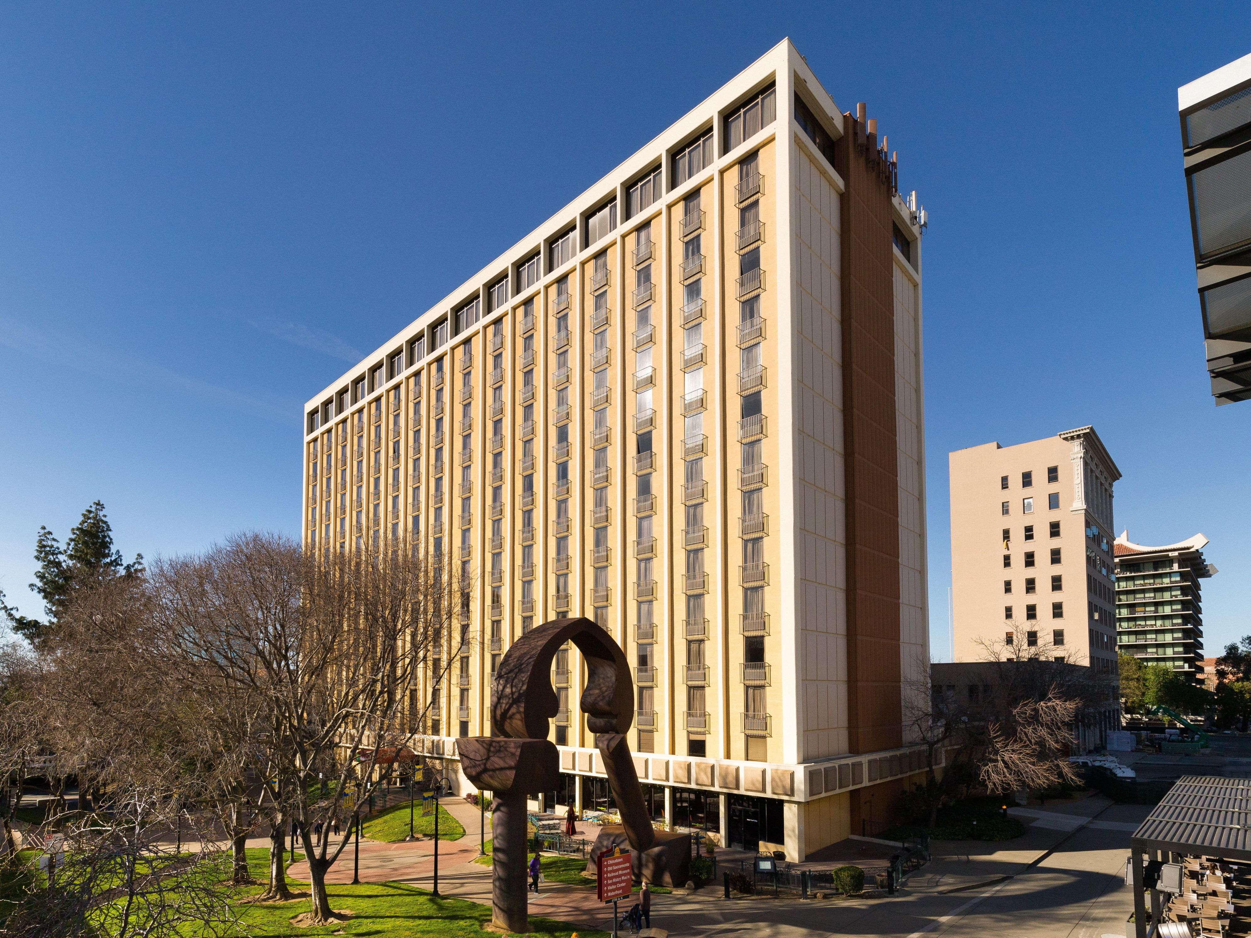 Our downtown Sacramento hotel is near restaurants, shopping, performing arts, and top attractions. Catch a Kings game at Golden 1 Center, stroll the Old Sacramento Waterfront, and visit the Crocker Art Museum. From DOCO - (Downtown Commons) to SAFE Credit Union Convention Center our prime location is the perfect gateway to everything Sacramento.